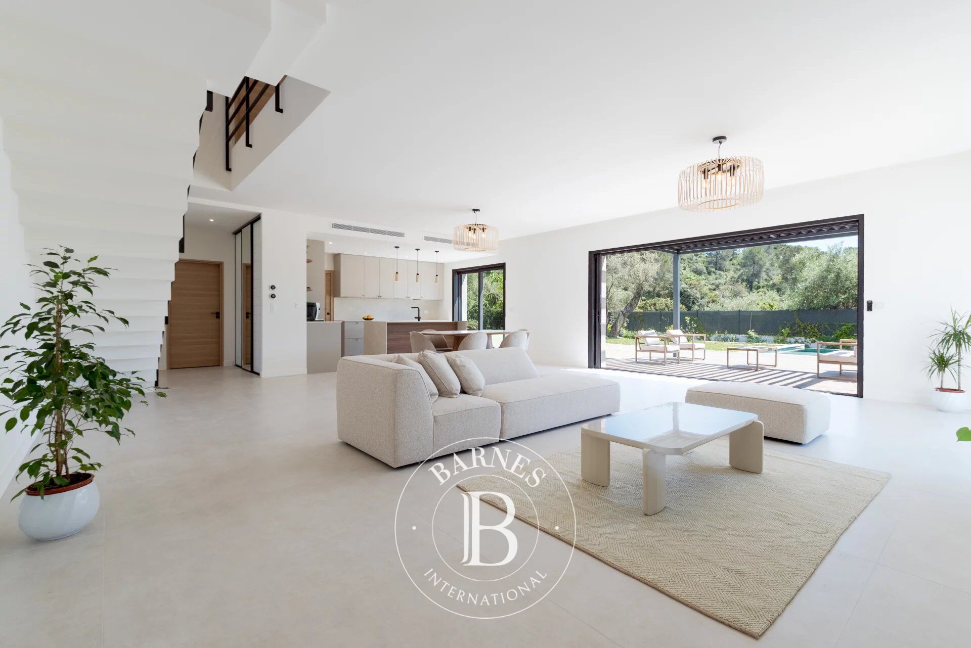 Roquefort-les-Pins - Quartier résidentiel très prisé au calme - Villa contemporaine neuve aux finitions haut de gamme - picture 3
