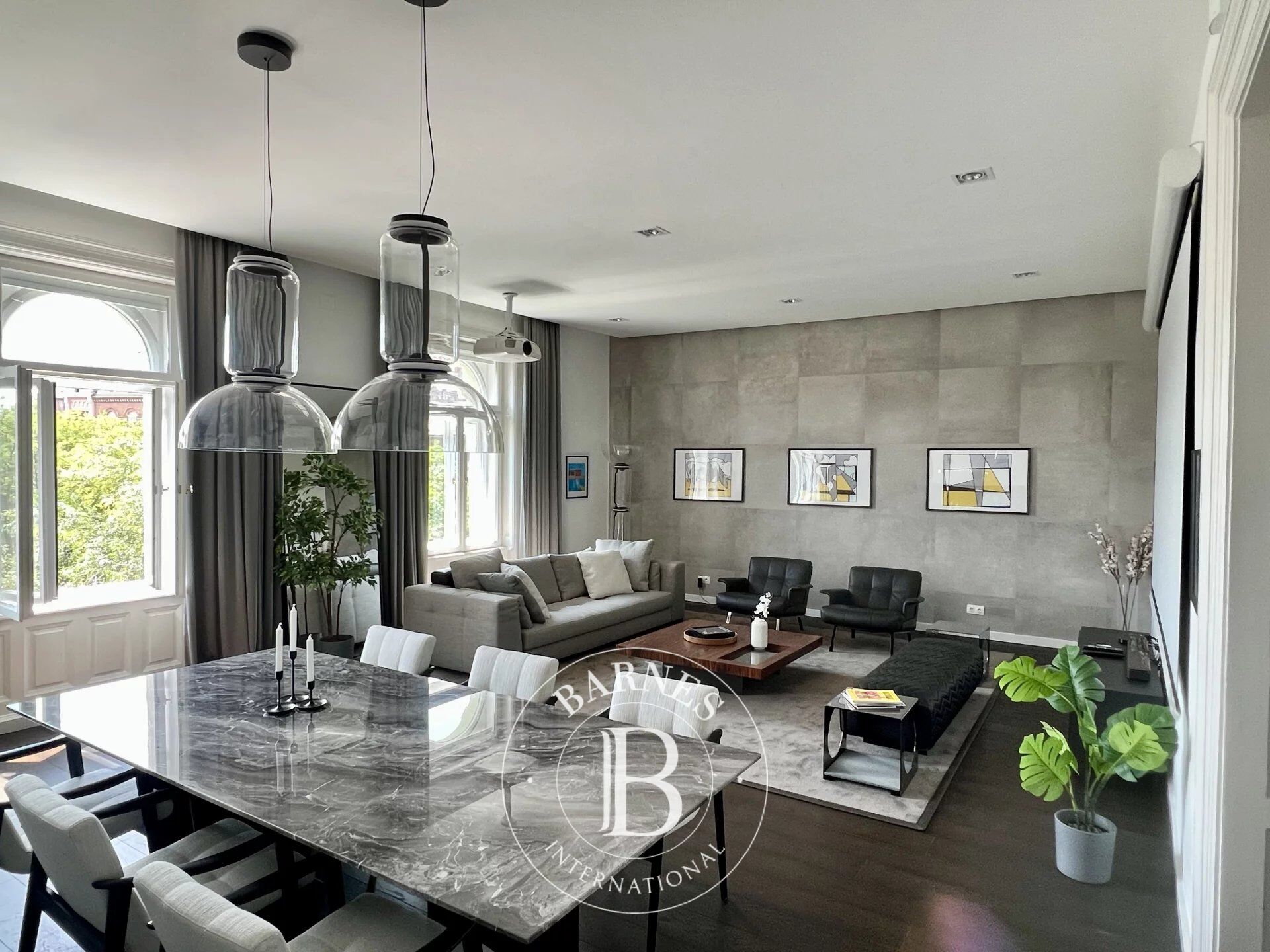 Stylish 2-Bedroom Apartment for Sale on the Renovated Klauzál Square - picture 1