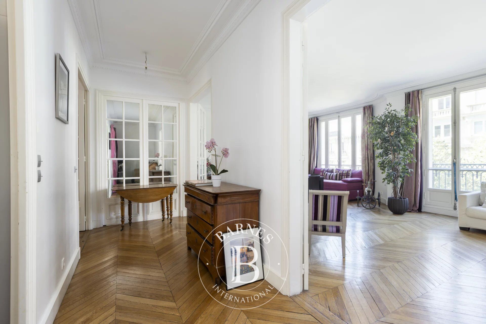 Paris 7 - Suffren/Champ de Mars - Etage élevé - Soleil - 2/3 chambres - picture 2