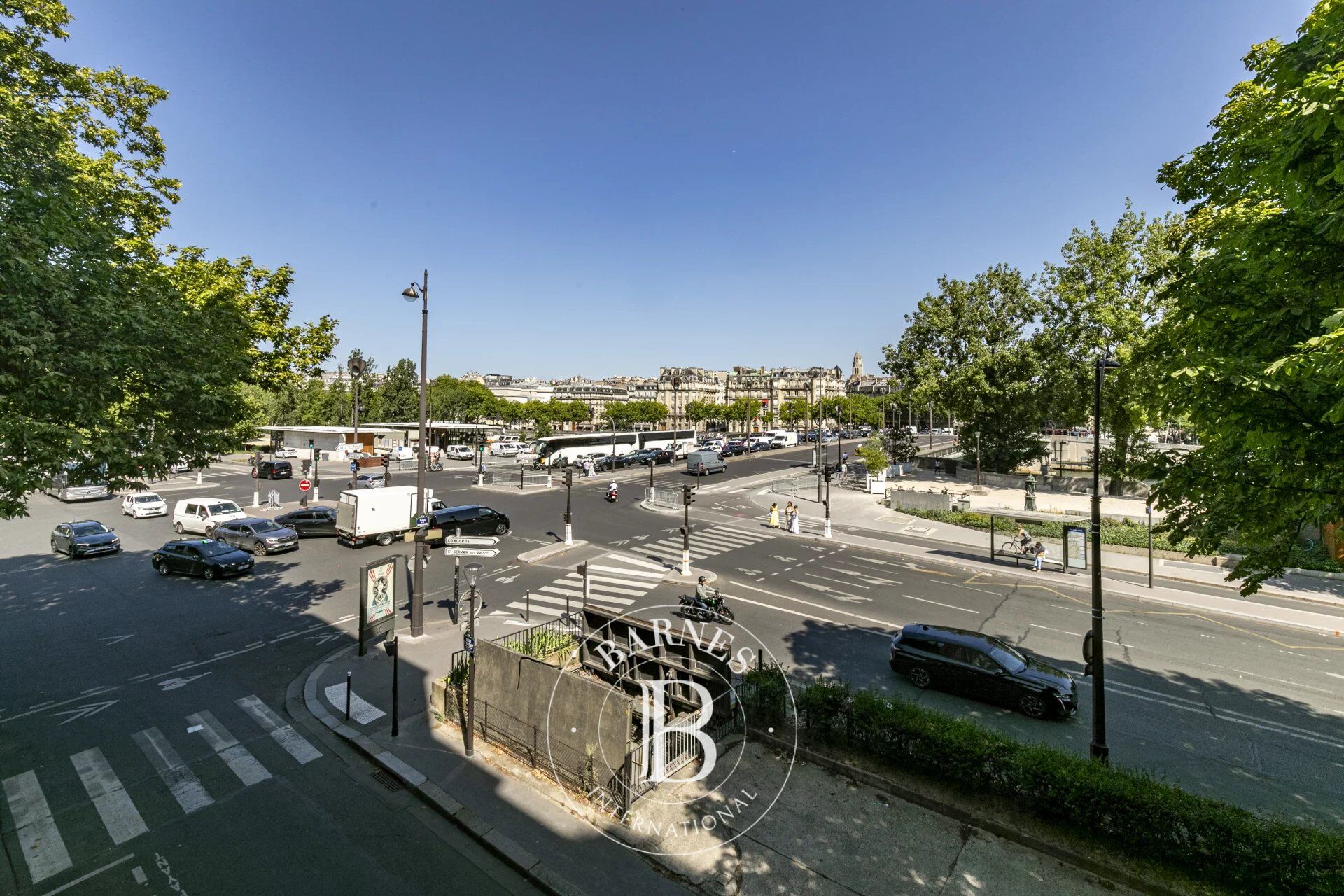 Exclusivité - Paris VII - Quai d'Orsay - vue Seine - 3/4 chambres - A rénover - picture 1