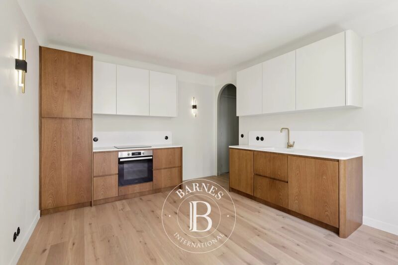 Paris 7 -  Champ de Mars - Ascenseur - Trois pièces - Calme