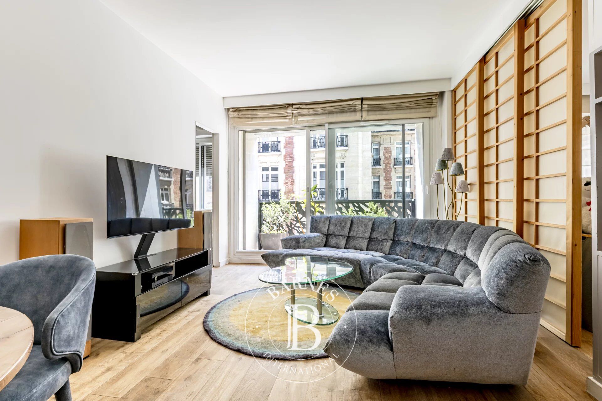PARIS 8 - SAINT PHILIPPE DU ROULE - TWO BEDROOM FLAT - picture 2