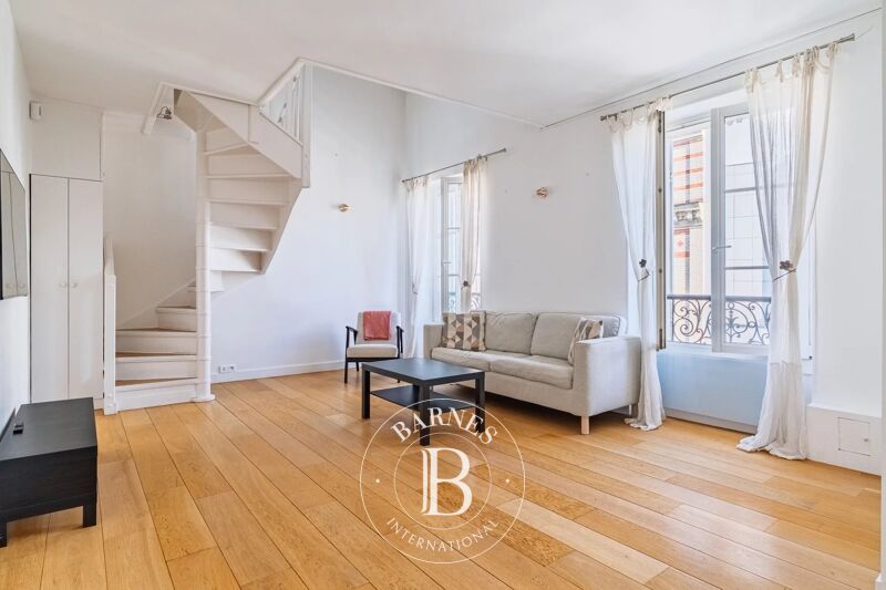 Exclusive listing - Neuilly-Pont de Neuilly - Top floor - Duplex apartment - 2 bedrooms - Charm and atypical style - Near Metro line 1 and shops