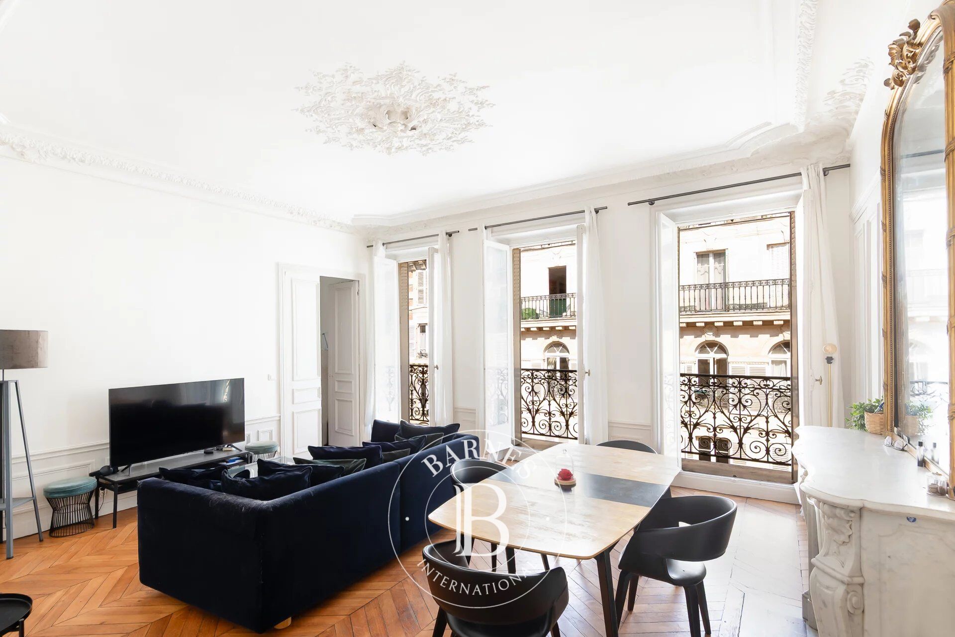 EXCLUSIVITE - PARIS 9EME - SQUARE BERLIOZ - ASCENSEUR - 3 CHAMBRES - CALME - TRAVERSANT - picture 1