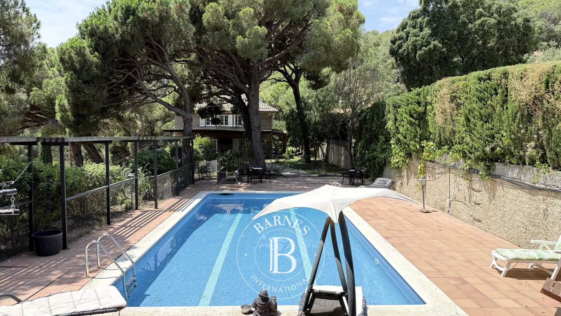 Casa en venta con terreno y vistas al mar en Cabrera, a 25 minutos de Barcelona. - picture 2