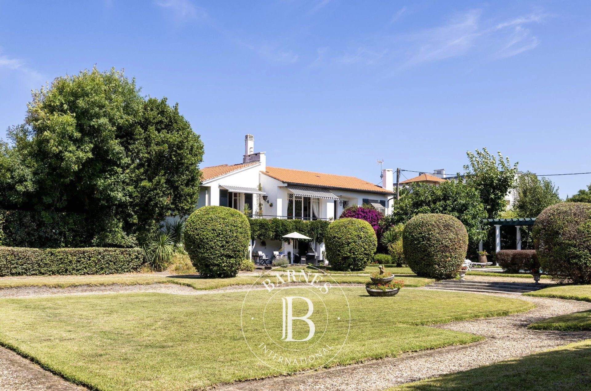 ANGLET, GOLF DU PHARE, MAISON DE 225 M² SUR PARC DE 2500 M² - picture 1