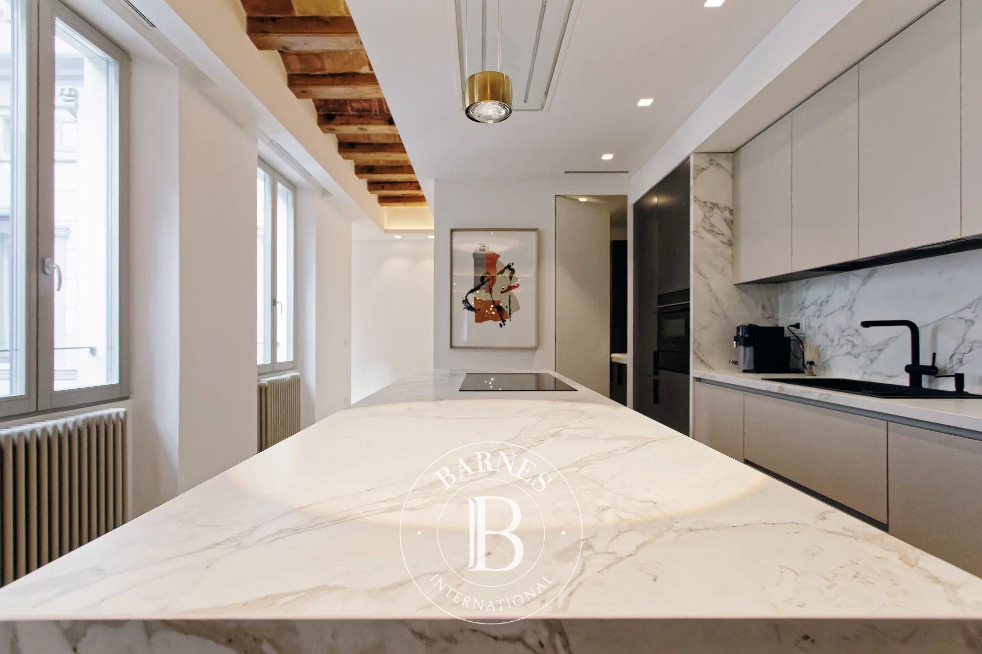 Appartement rénové impressionnant avec des finitions haut de gamme - picture 3