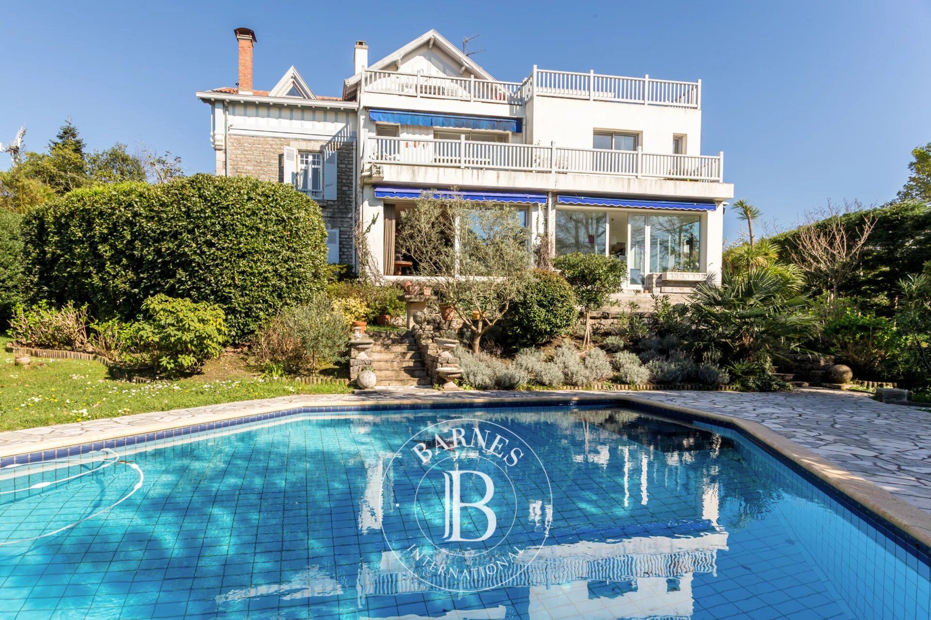 BIARRITZ, MAGNÍFICO APARTAMENTO EN CASA SEÑORIAL CON PISCINA Y JARDÍN PRIVADOS - picture 1