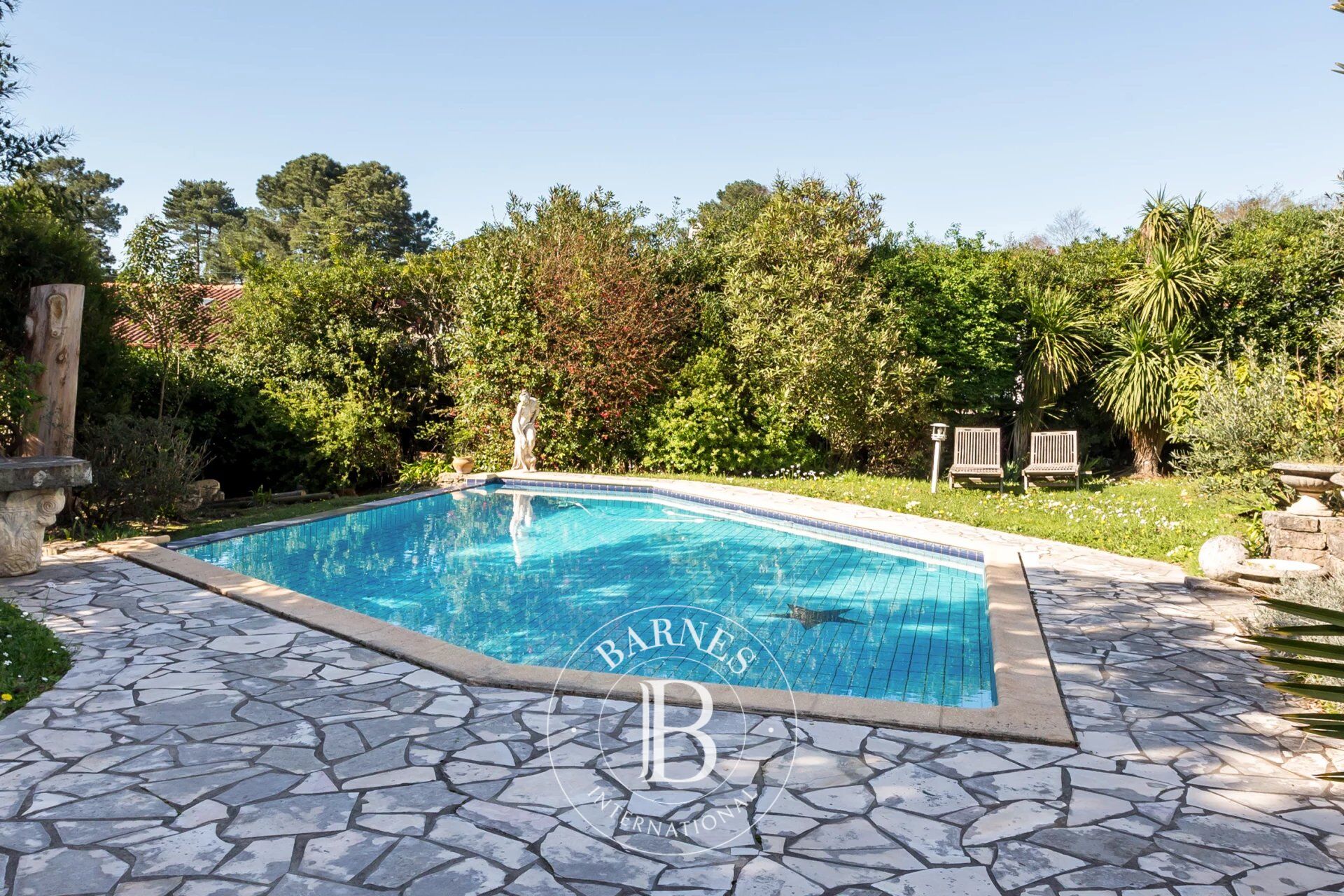 BIARRITZ, MAGNÍFICO APARTAMENTO EN CASA SEÑORIAL CON PISCINA Y JARDÍN PRIVADOS - picture 2