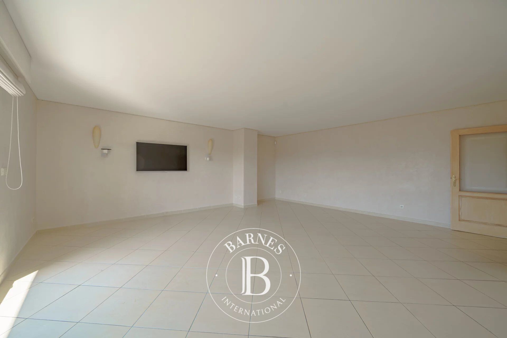 UNFURNISHED RENTAL – La Plage / Borély – 110 m² Apartment – 3 Bedrooms – Open View of the Sea and Park – Terrace – Garage - picture 3