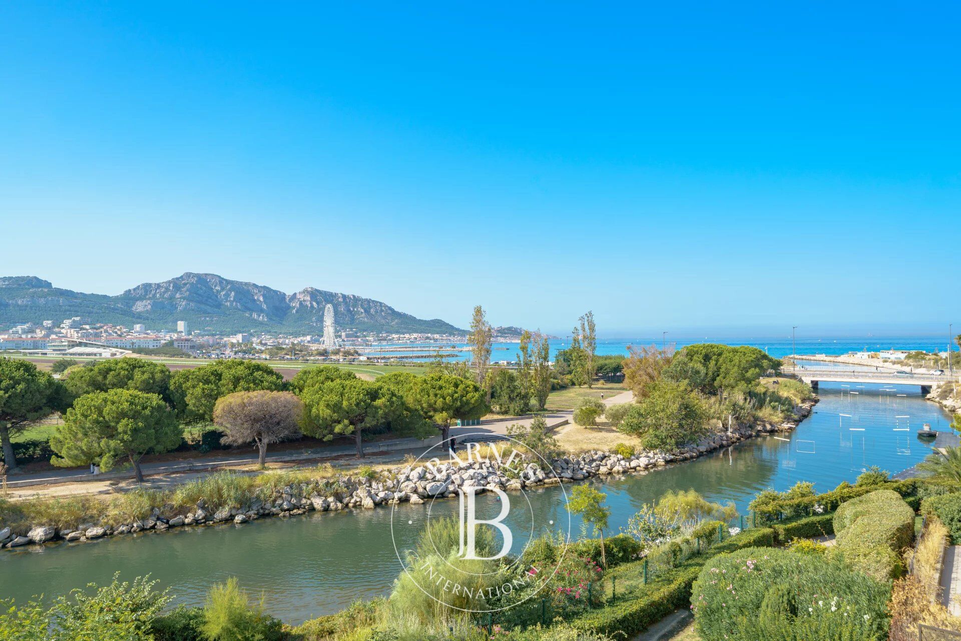 UNFURNISHED RENTAL – La Plage / Borély – 110 m² Apartment – 3 Bedrooms – Open View of the Sea and Park – Terrace – Garage - picture 1