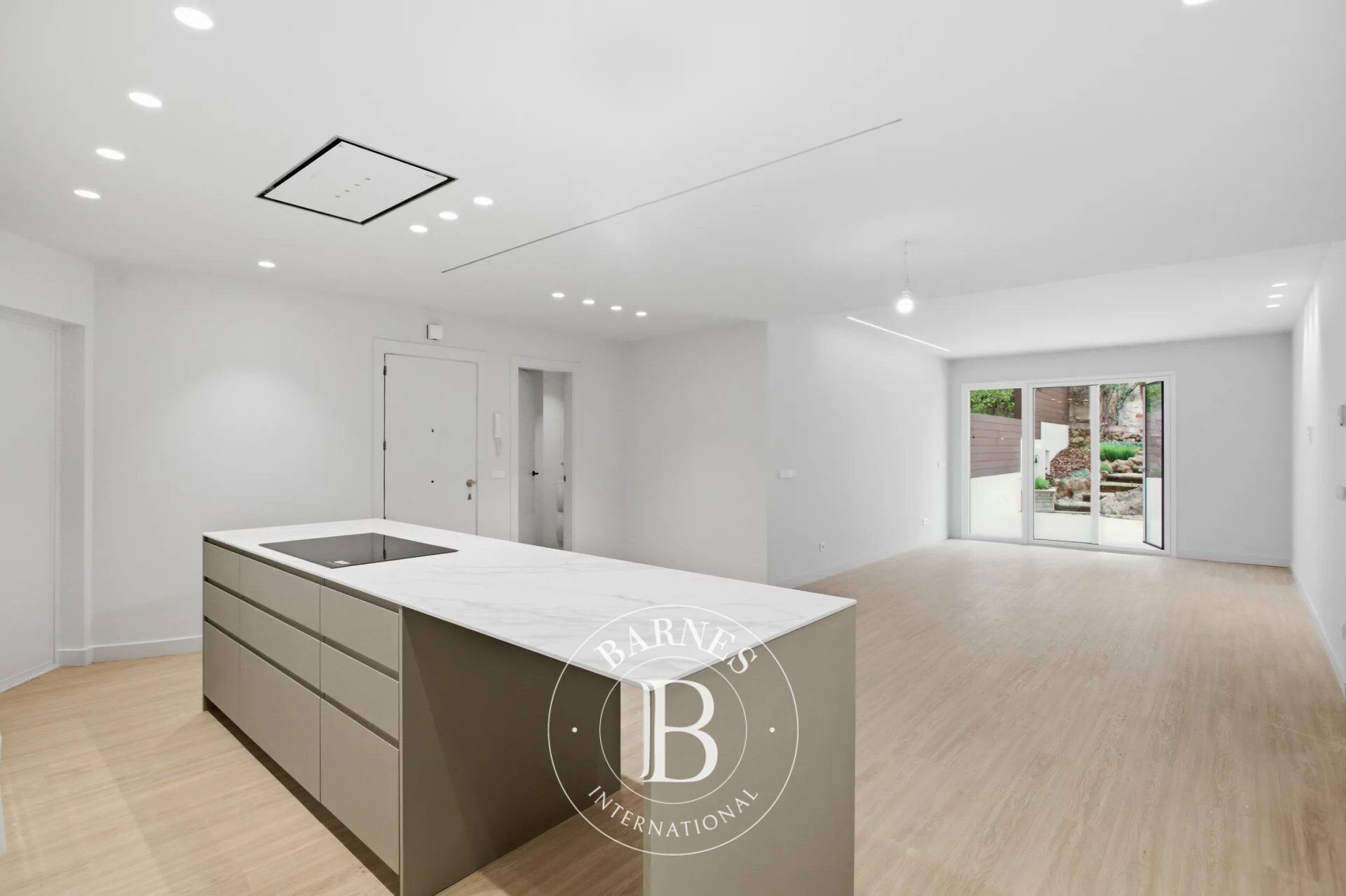 Exceptional apartment with terrace in the prestigious Sarrià - Sant Gervasi district - picture 1