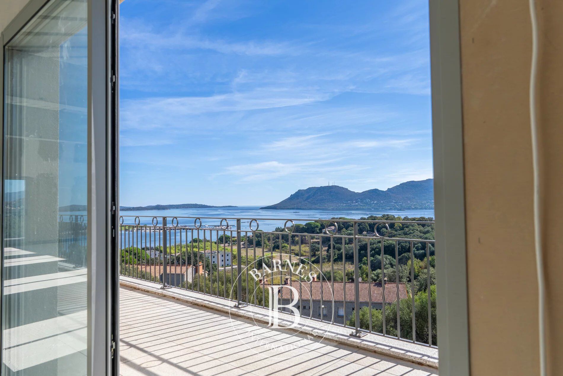 Porto-Vecchio, Appartement en attique, 3 chambres, terrasse, vue mer panoramique, proche centre-ville et plages - picture 3