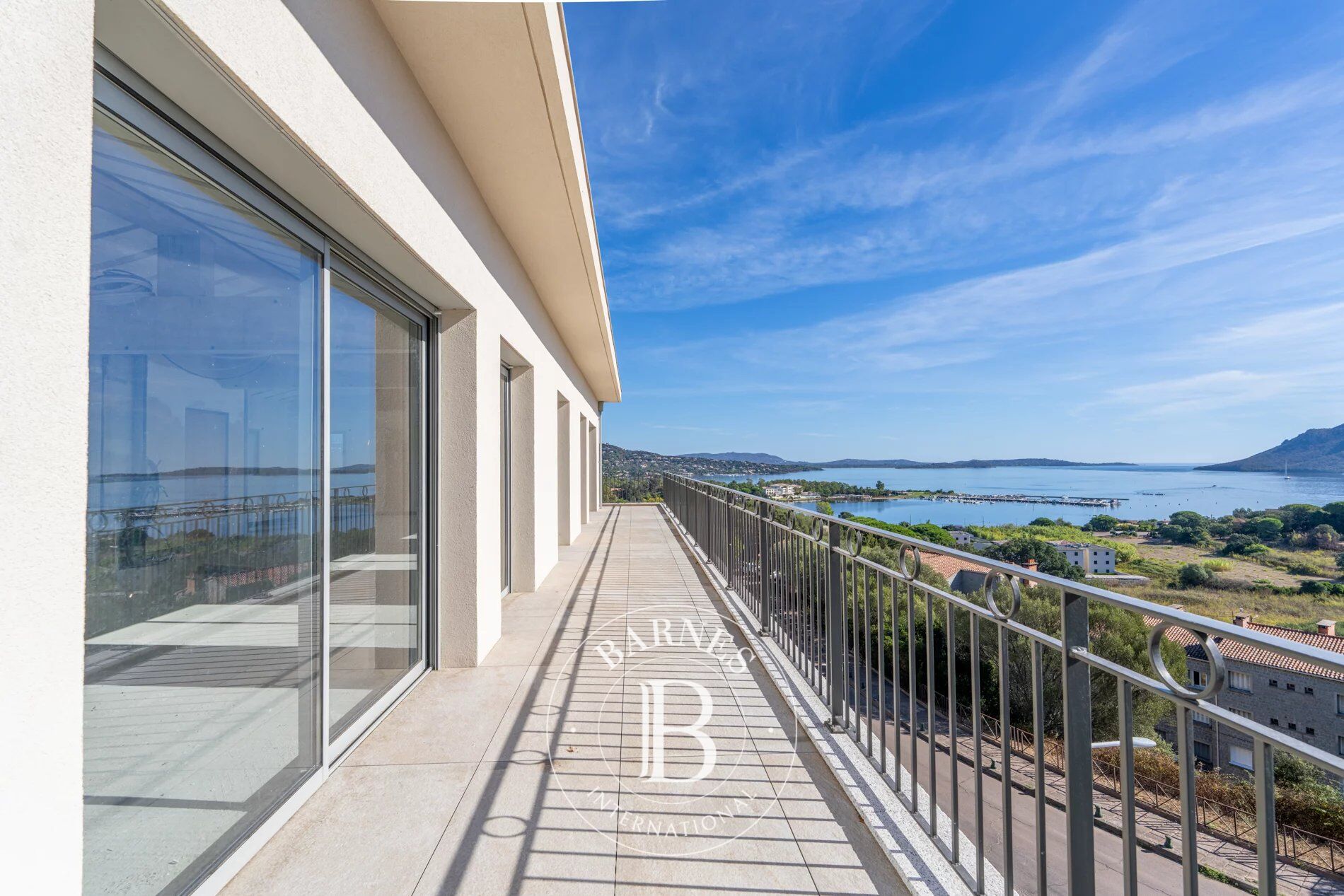 Porto-Vecchio, Appartement en attique, 3 chambres, terrasse, vue mer panoramique, proche centre-ville et plages - picture 2