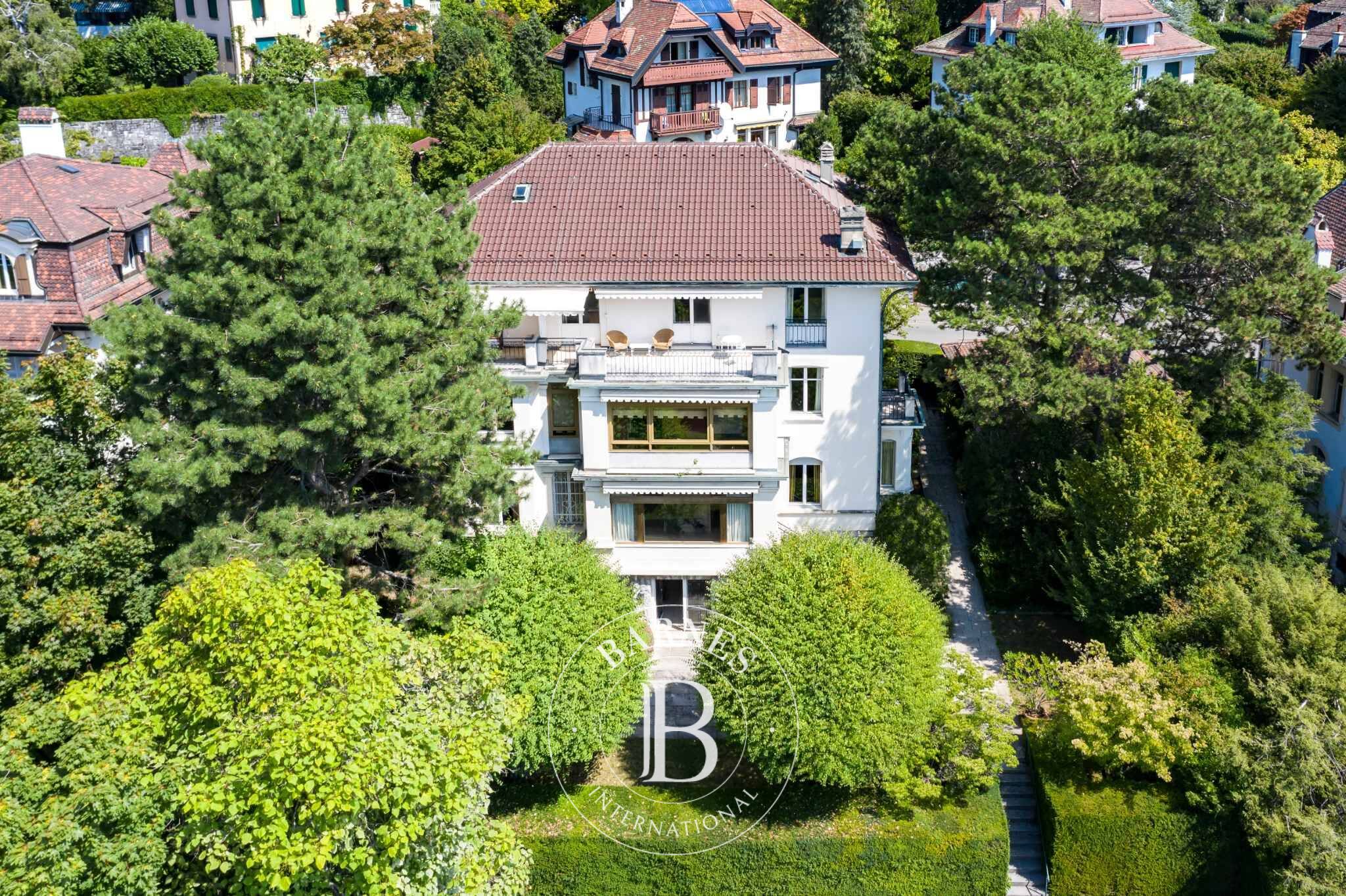 Propriété d'époque et vue dominante sur la ville et le Léman - picture 1