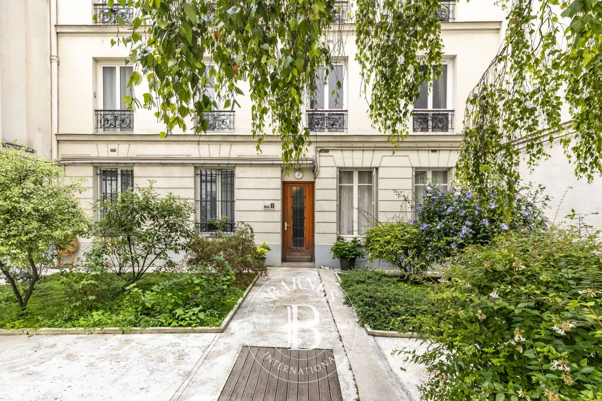 PARIS 15-Champ de Mars Suffren - 2 pièces - Dernier étage ascenseur - picture 1