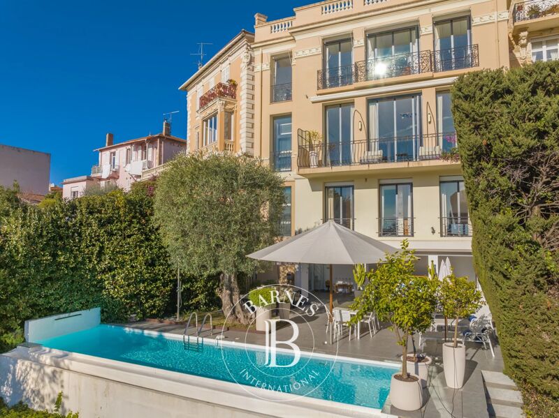 LE CANNET - TOWNHOUSE IN THE CENTER OF TOWN