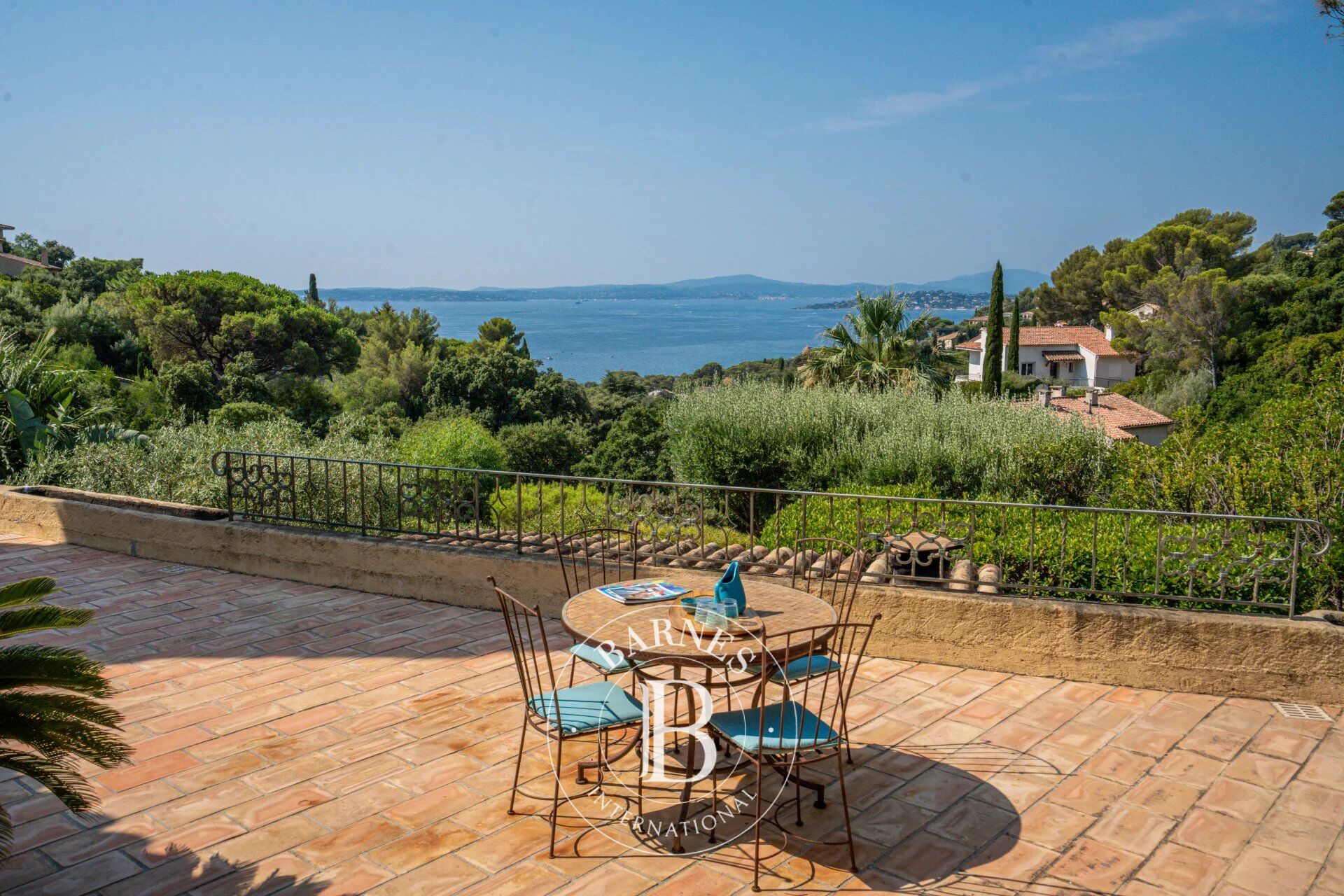 LES ISSAMBRES – VILLA MIT MEERBLICK UND BLICK AUF SAINT TROPEZ - picture 3