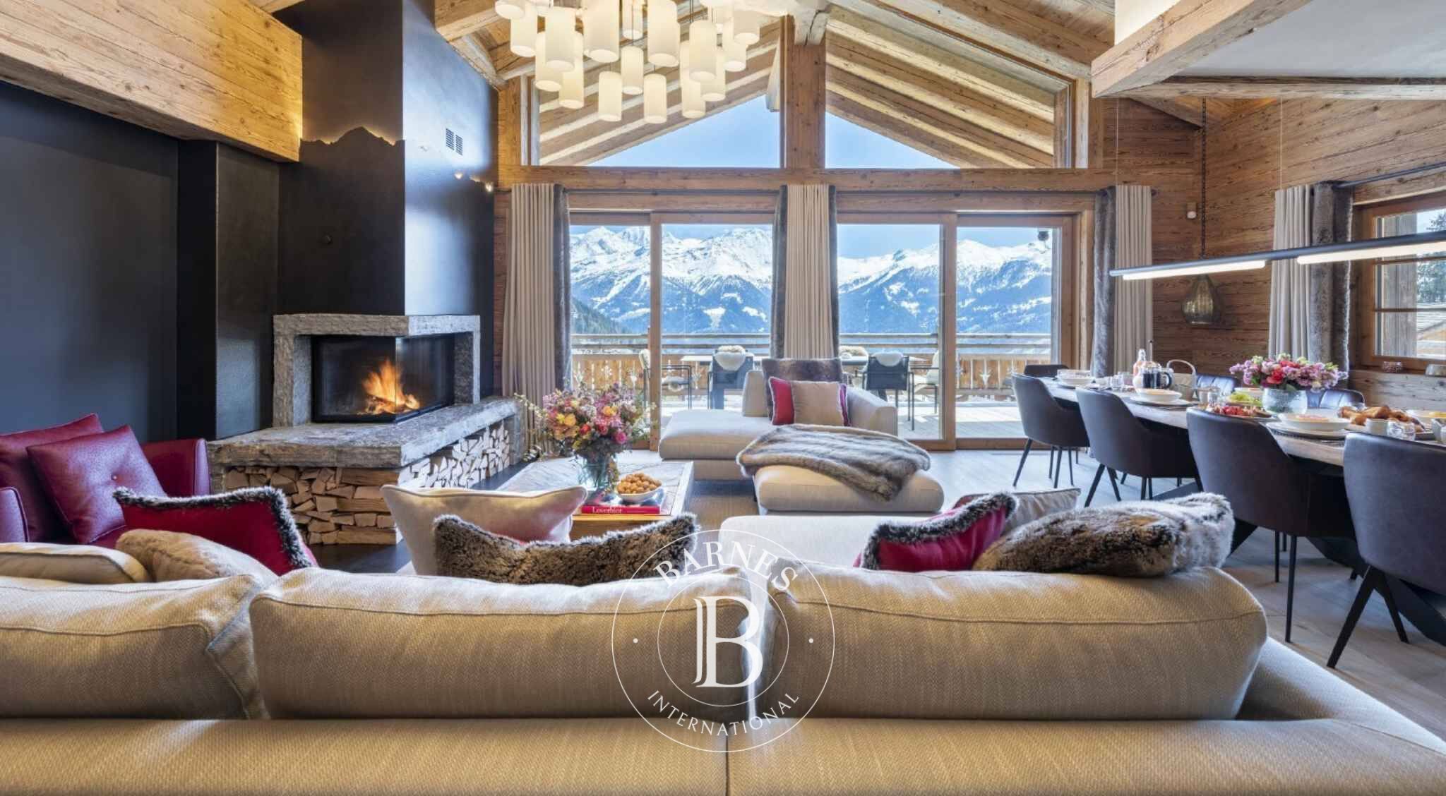 Stunning Chalet – Breathtaking Panoramic Views – 5 Bedrooms - picture 1