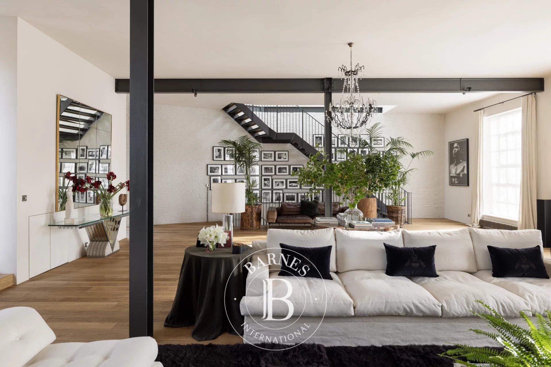 Pember House, Pember Road - picture 1