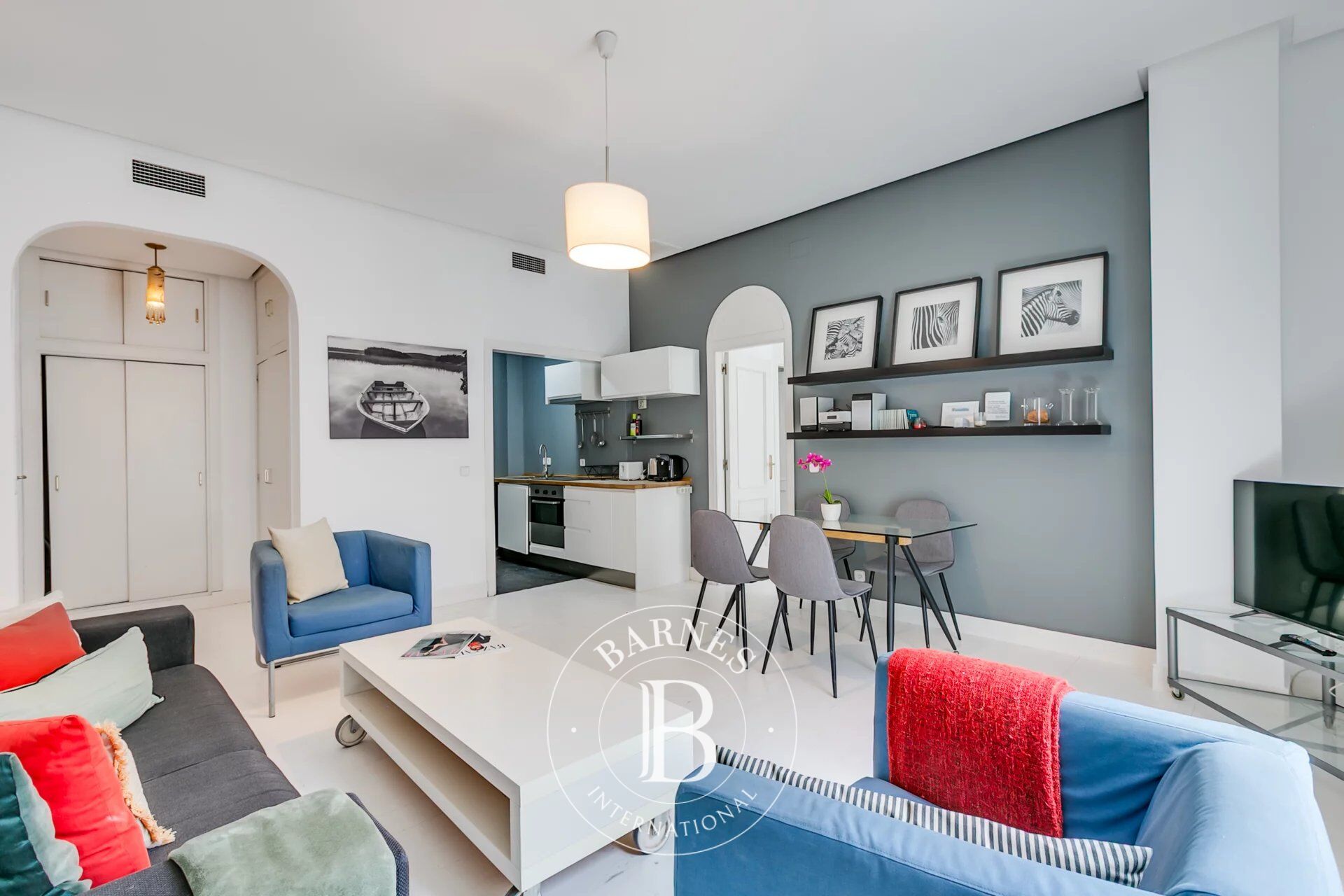 Madrid – City Center | Furnished exterior apartment with 1 en-suite bedroom and 2 balconies overlooking Fuencarral Street - picture 2