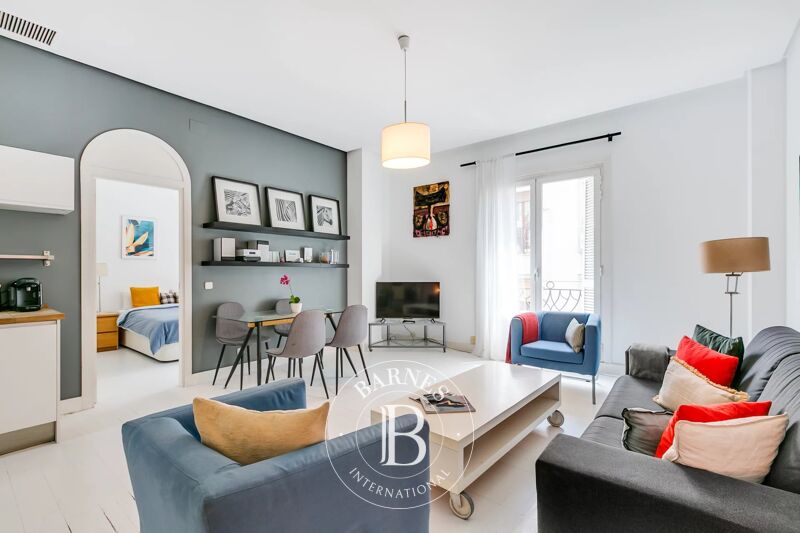 Madrid – City Center | Furnished exterior apartment with 1 en-suite bedroom and 2 balconies overlooking Fuencarral Street