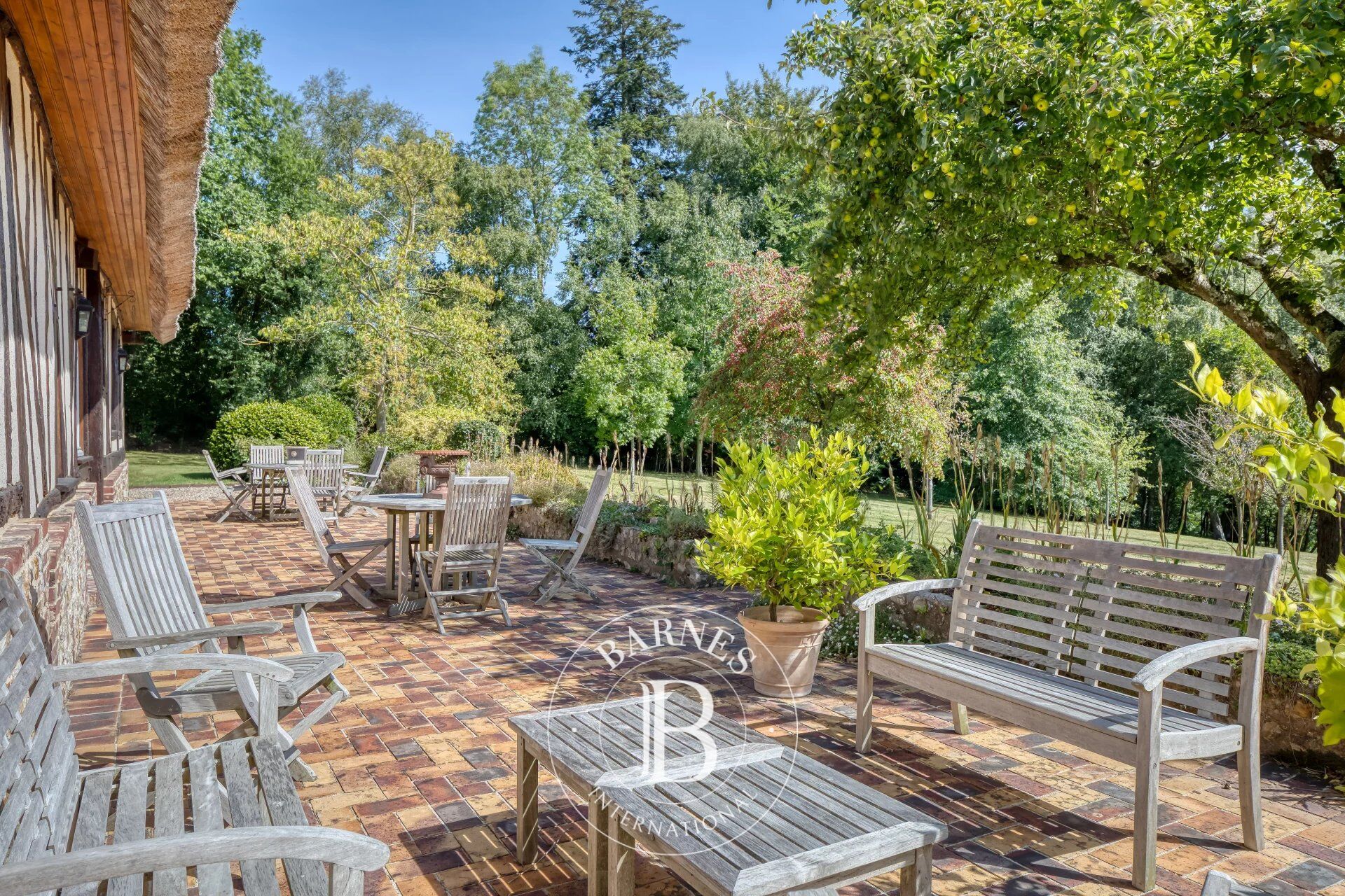 Charming Norman property with pool - ST PIERRE DE CORMEILLES - picture 2