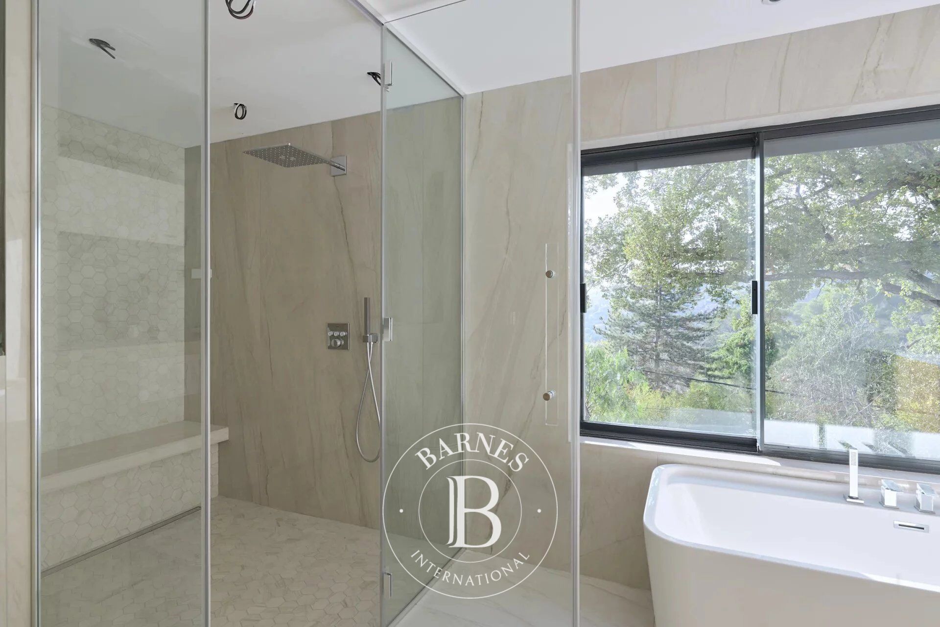 Ev Mougins - picture 12