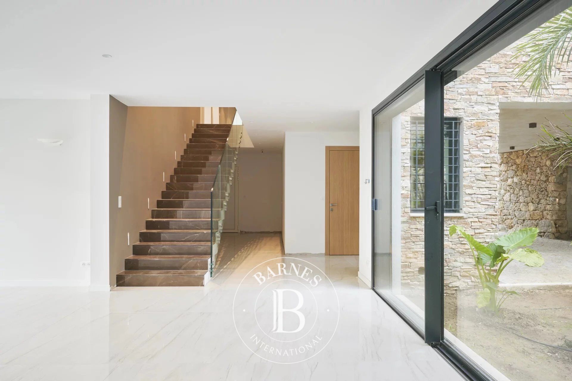 Ev Mougins - picture 16