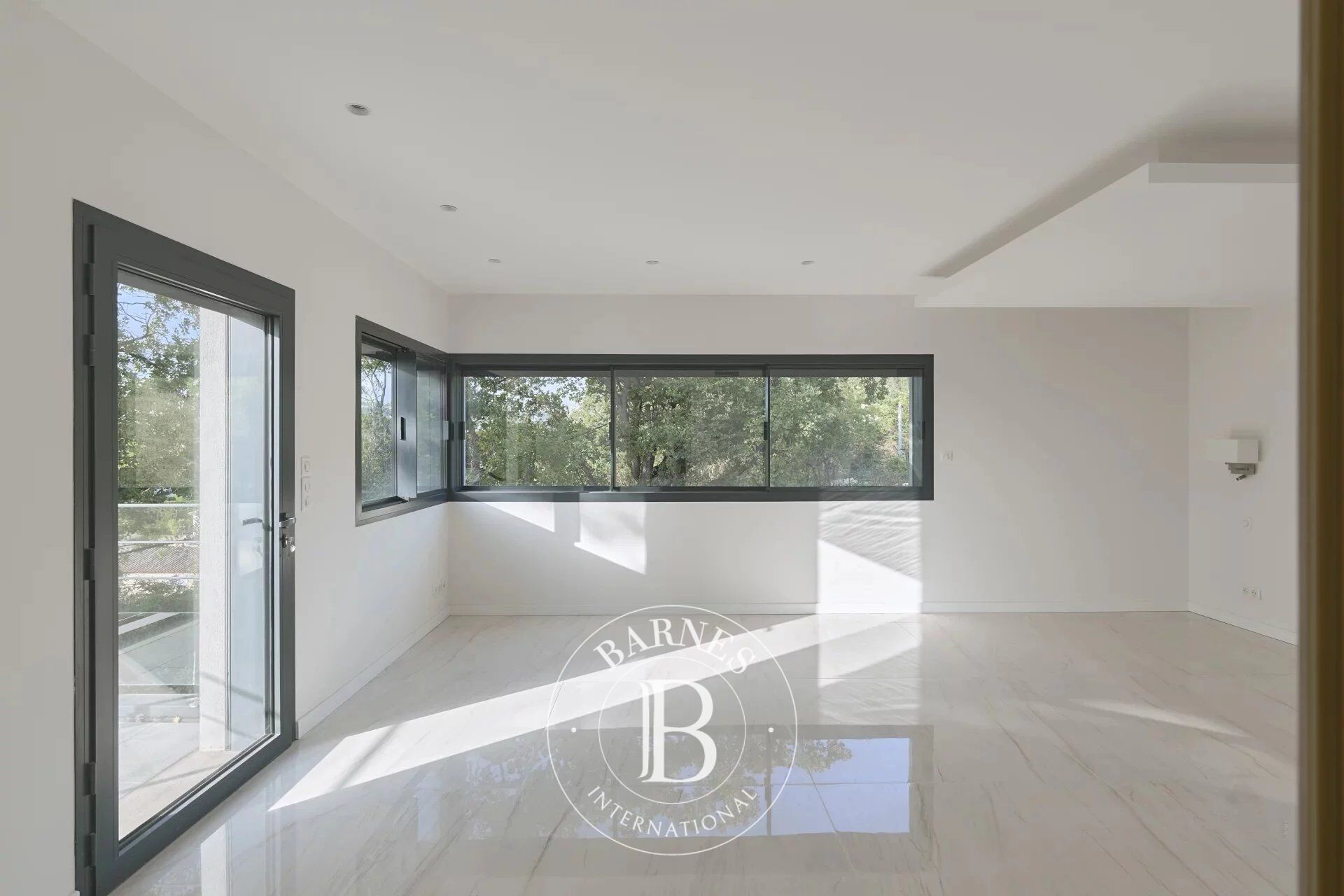 Ev Mougins - picture 11