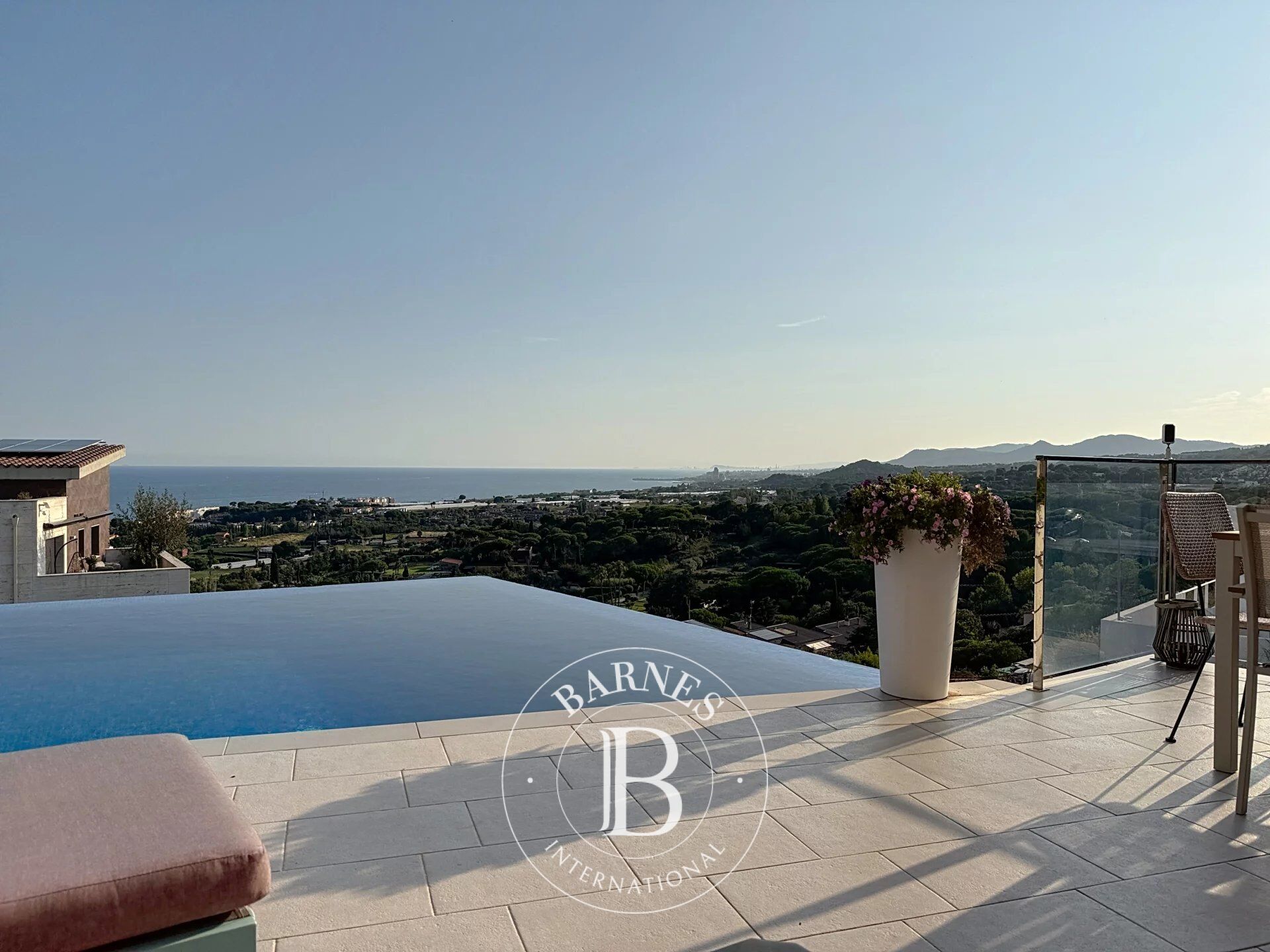 House for sale with sea views in Sant Vicenç de Montalt - picture 3