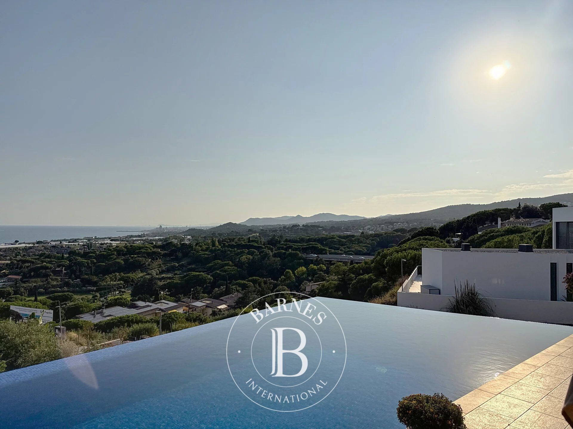 House for sale with sea views in Sant Vicenç de Montalt - picture 1