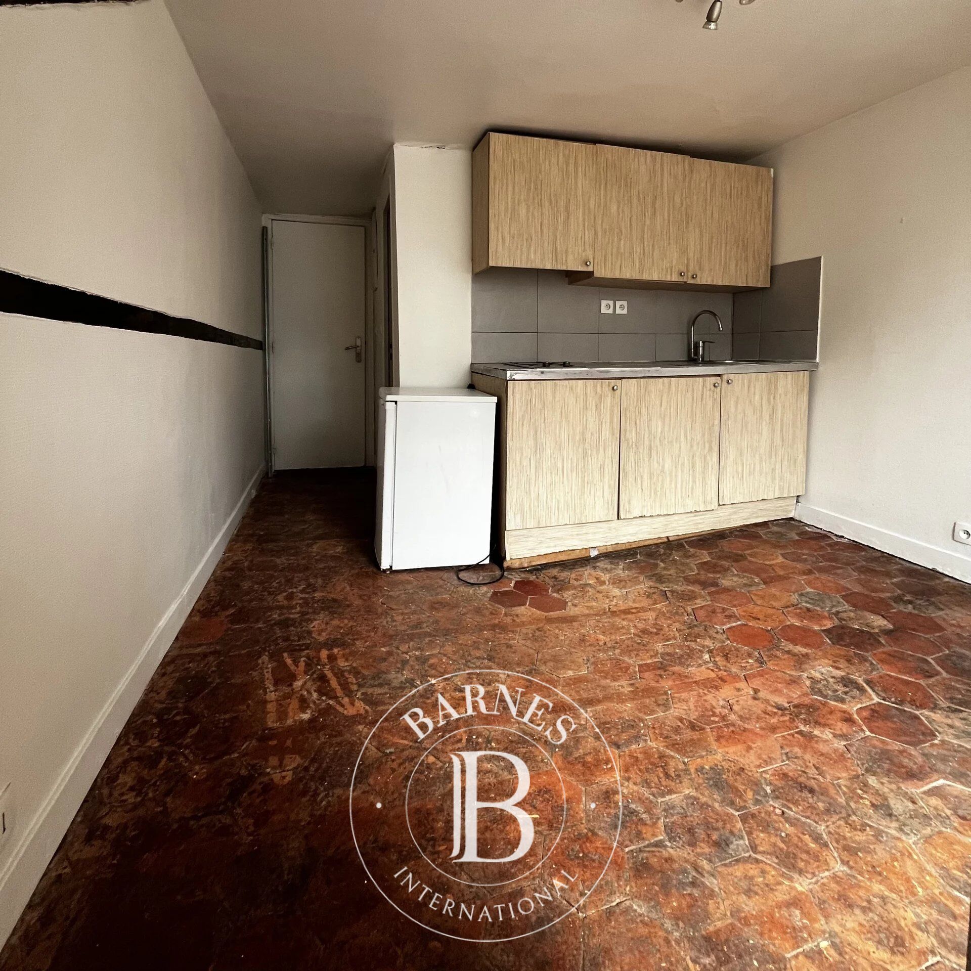 Paris 8 - Elysées - Studette avec vue dégagée - picture 3