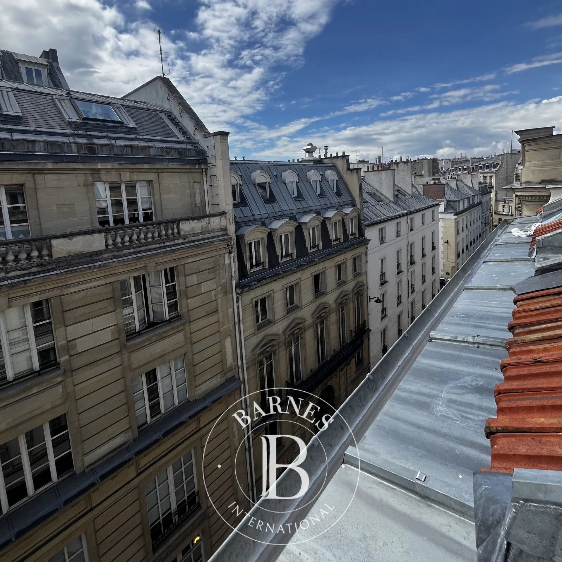 Paris 8 - Elysées - Studette avec vue dégagée - picture 2