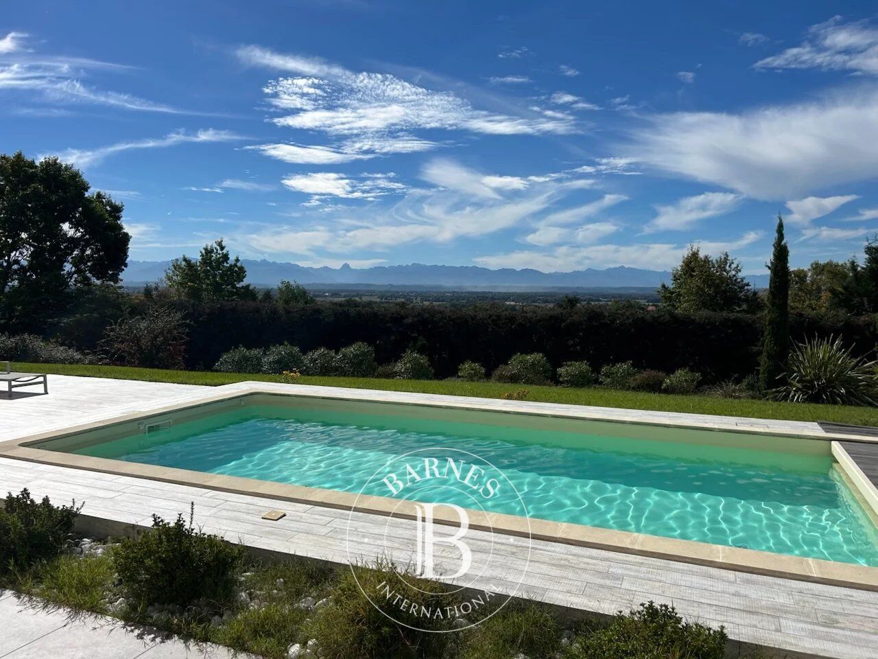 CERCA DE PAU, CASA CONTEMPORÁNEA CON VISTAS A LOS PIRINEOS - picture 2