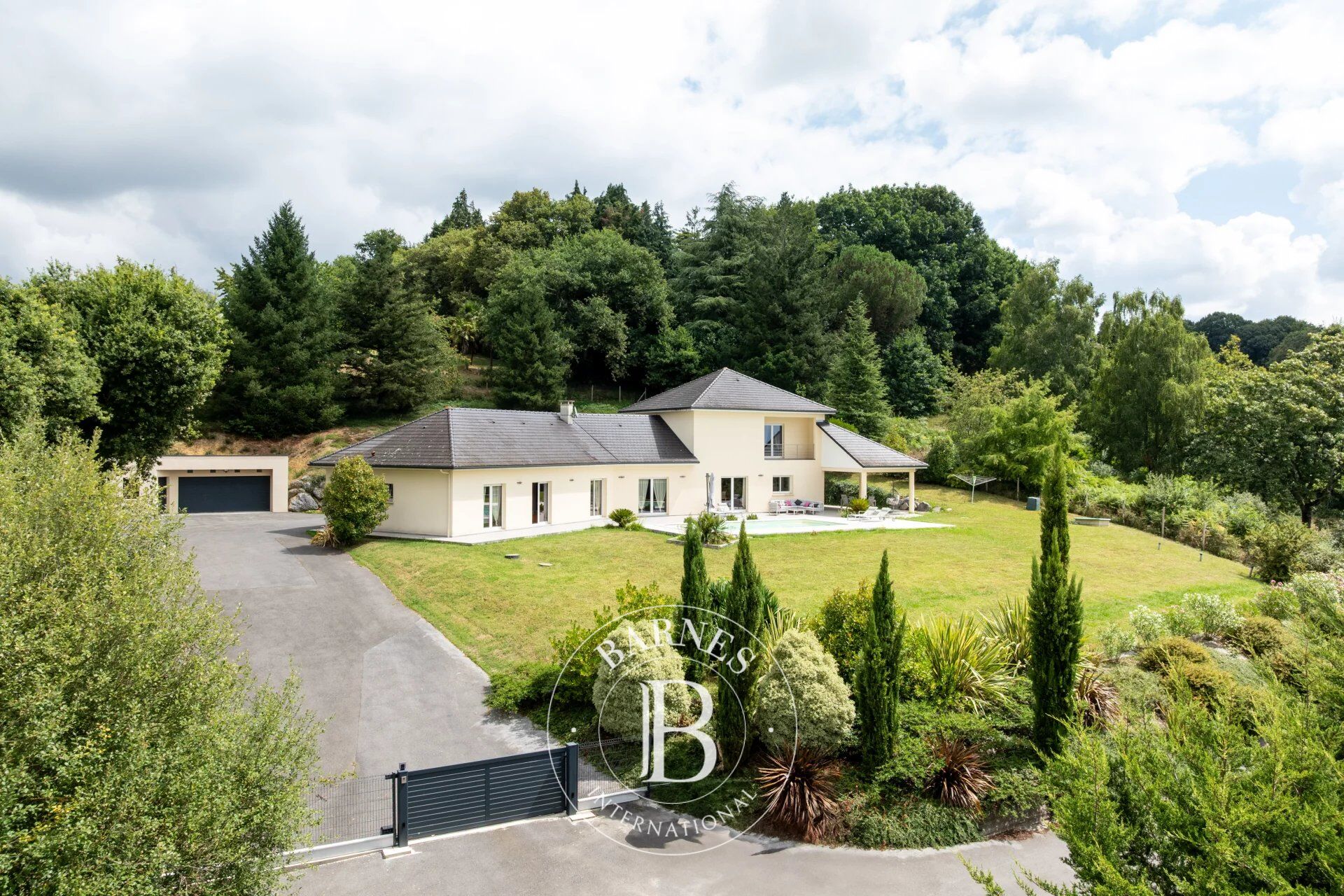 CERCA DE PAU, CASA CONTEMPORÁNEA CON VISTAS A LOS PIRINEOS - picture 3