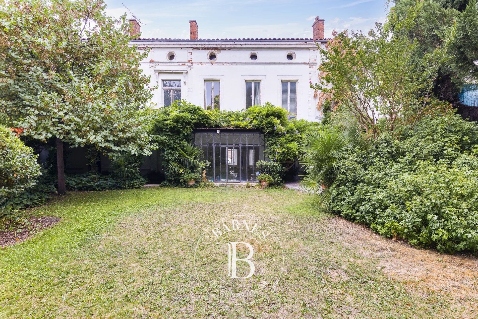 TOULOUSE SAINT CYPRIEN, MAISON XIXème 390M² AVEC JARDIN ET PISCINE - picture 1