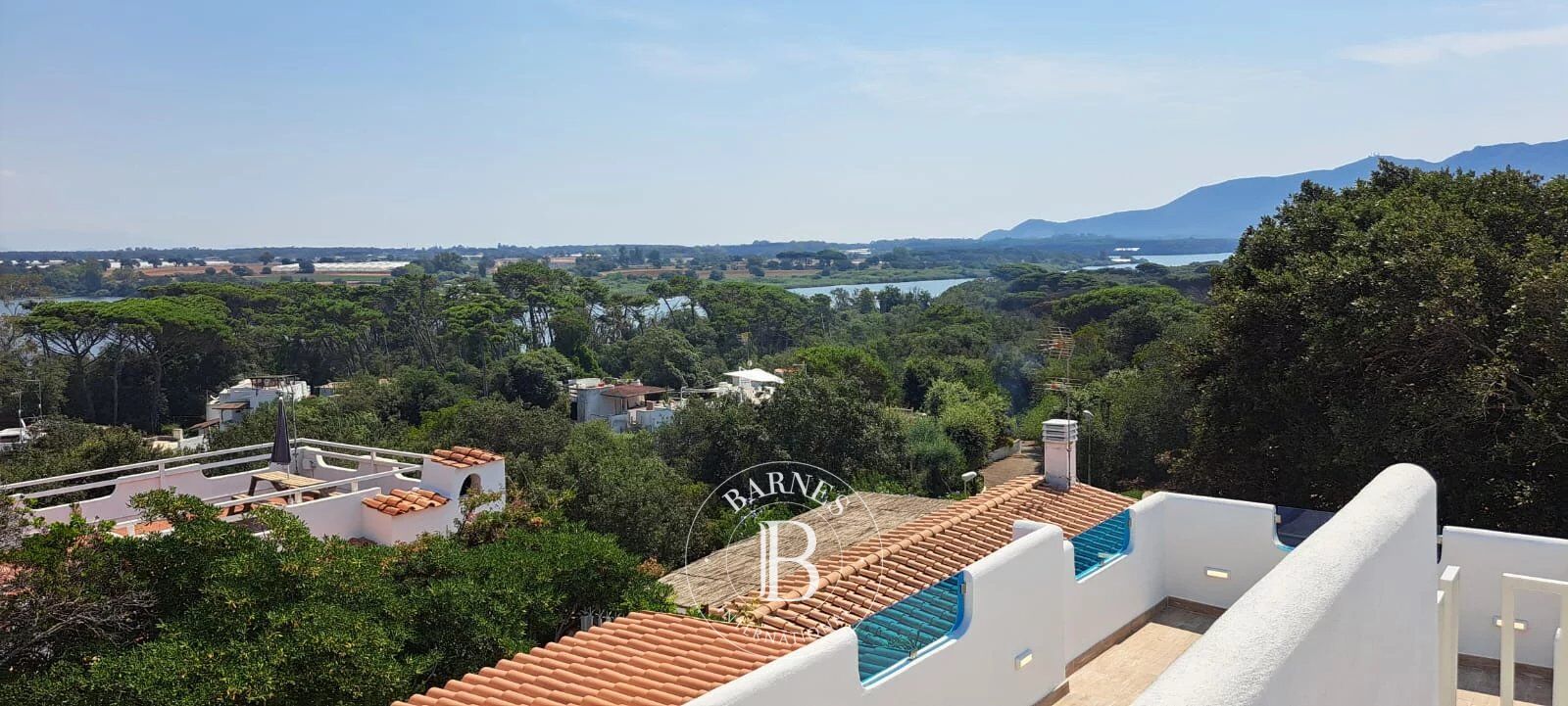 Sabaudia - Detached villa in a commanding position - picture 3