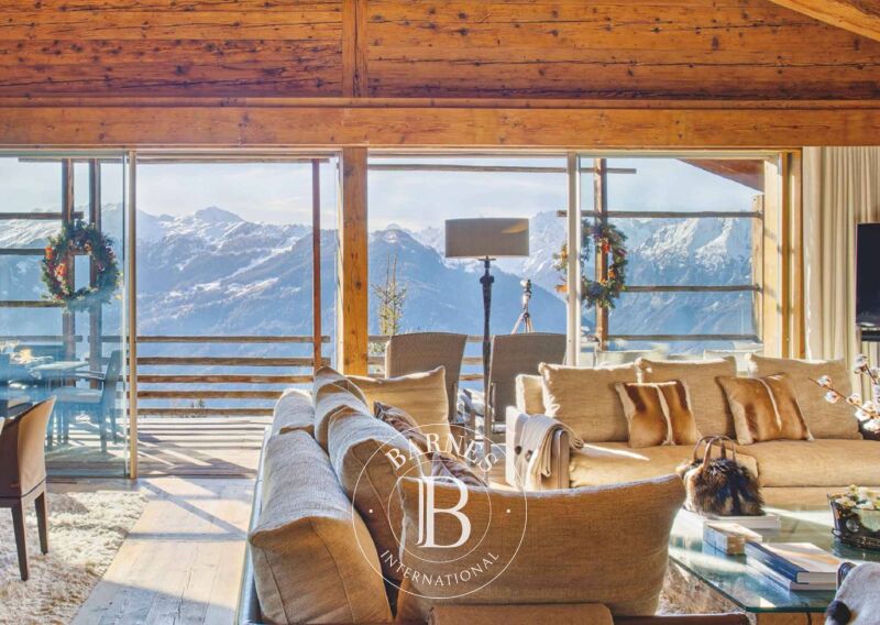 Magnificent 7-Bedroom Chalet – Stunning Views