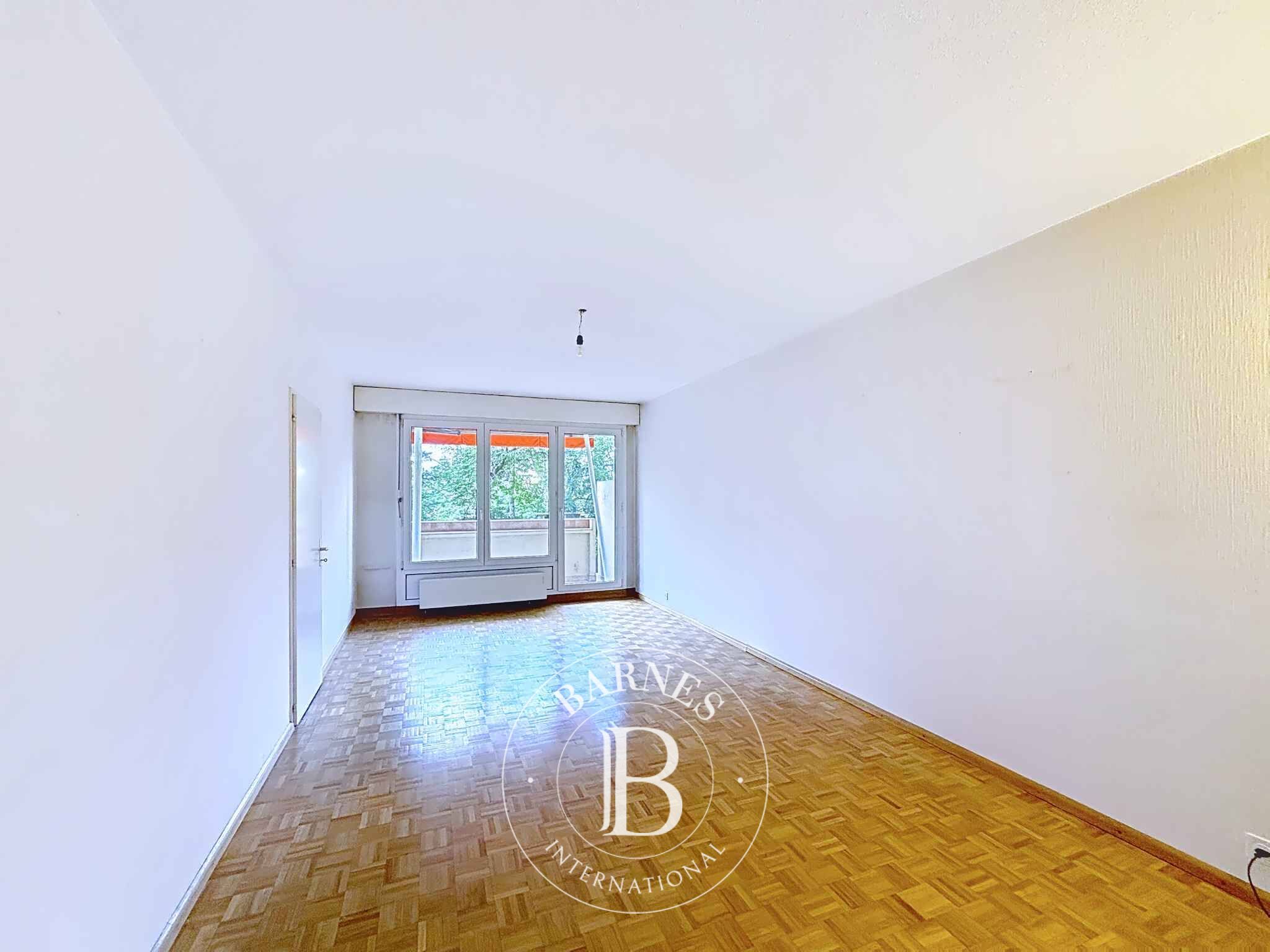 En exclusivité : appartement 6 pièces traversant avec balcon, à rénover - picture 3