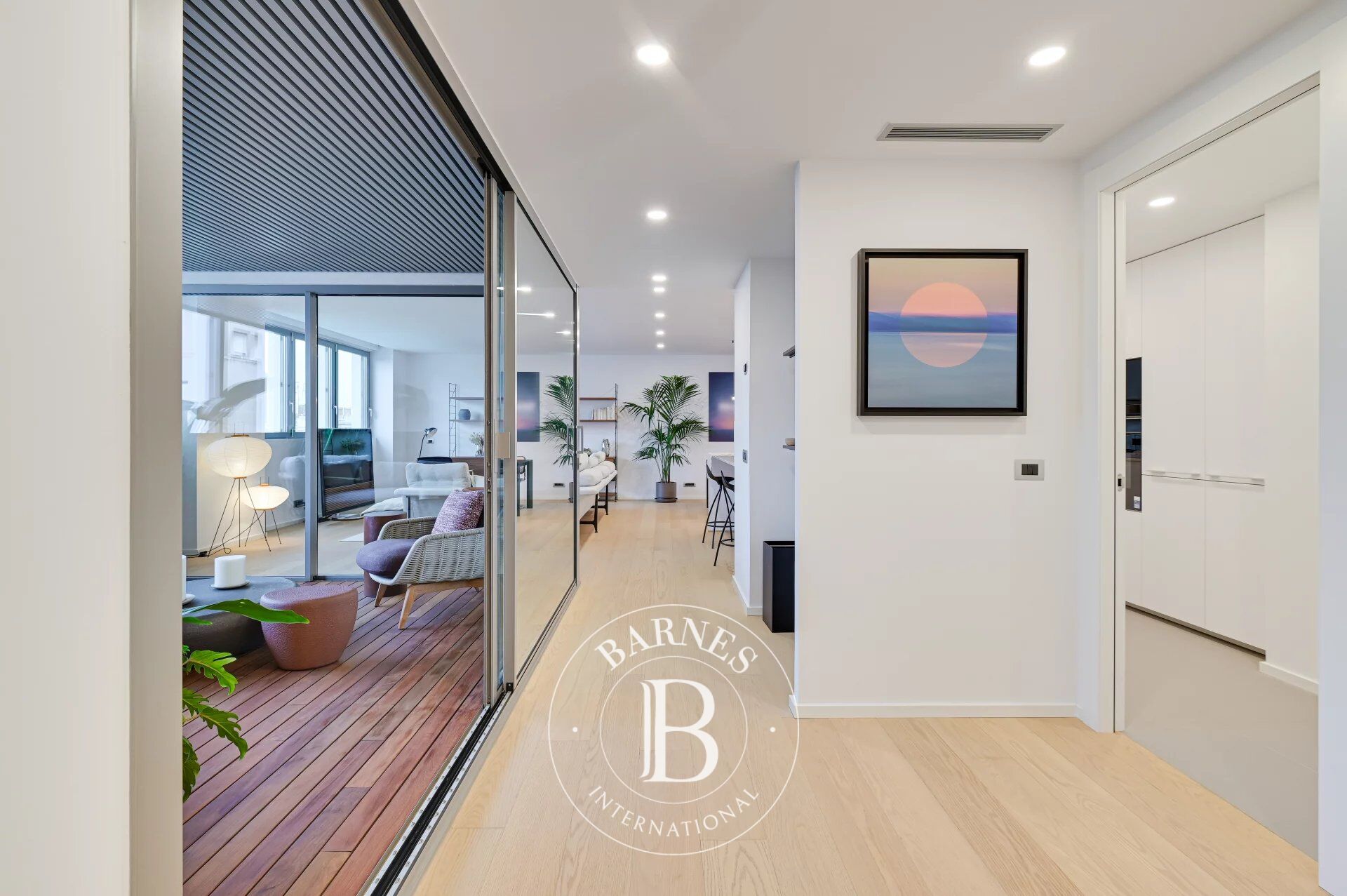 Appartement en étage élevé dans un immeuble spectaculaire réhabilité - picture 3