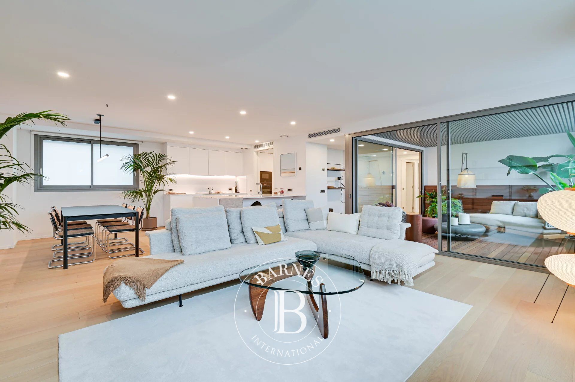 Appartement en étage élevé dans un immeuble spectaculaire réhabilité - picture 1