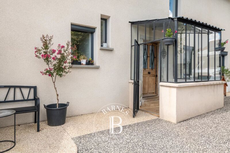 Farmhouse of approximately 180sqm - 5 bedrooms - Swimming pool - Petanque court - Garage - 735sqm plot of land