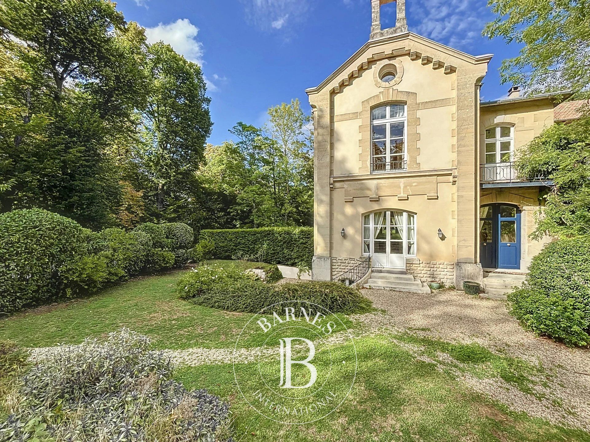 Casa Louveciennes - picture 1