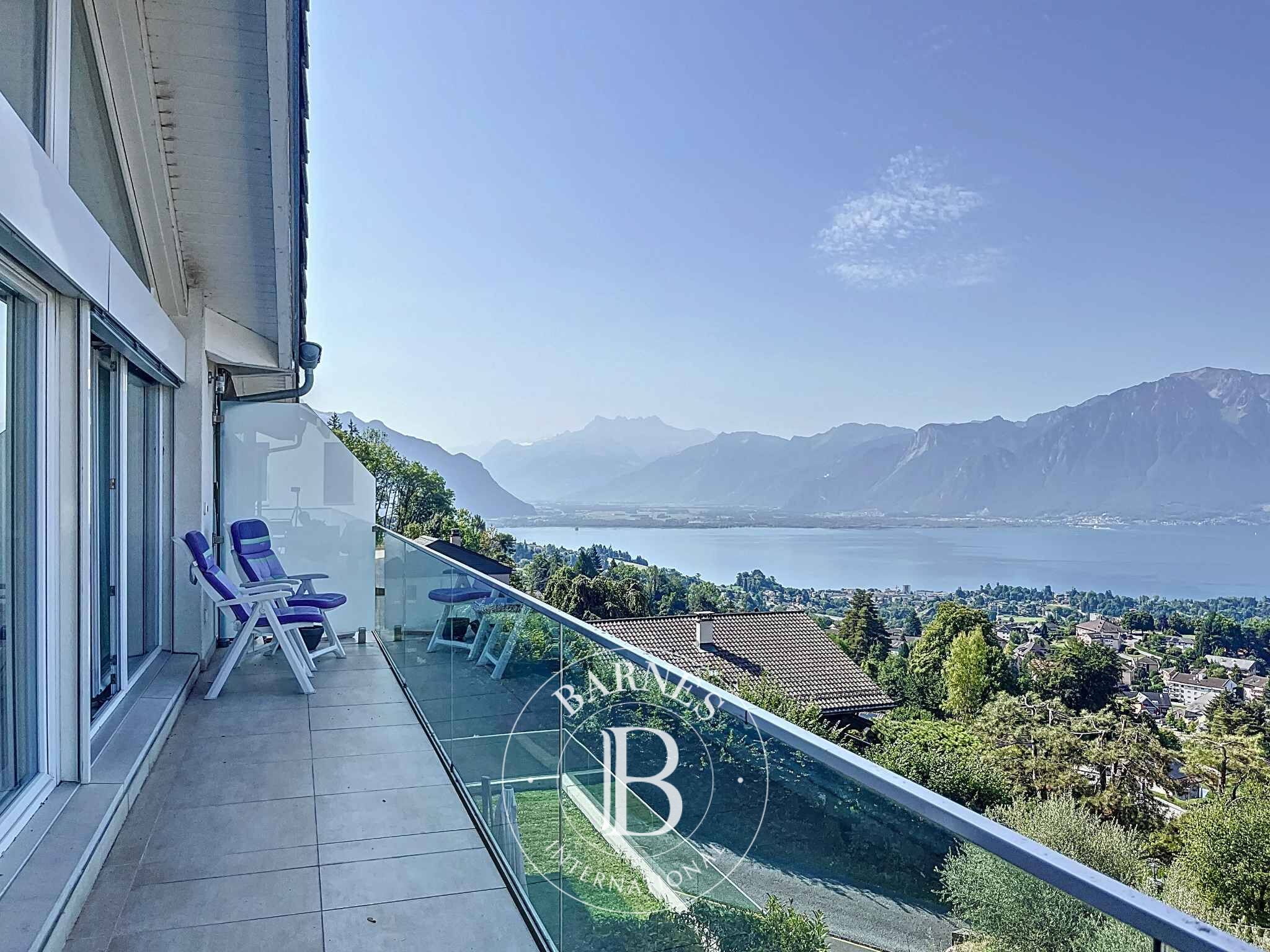 Villa familiale offrant une vue panoramique sur le lac et les Alpes - picture 1