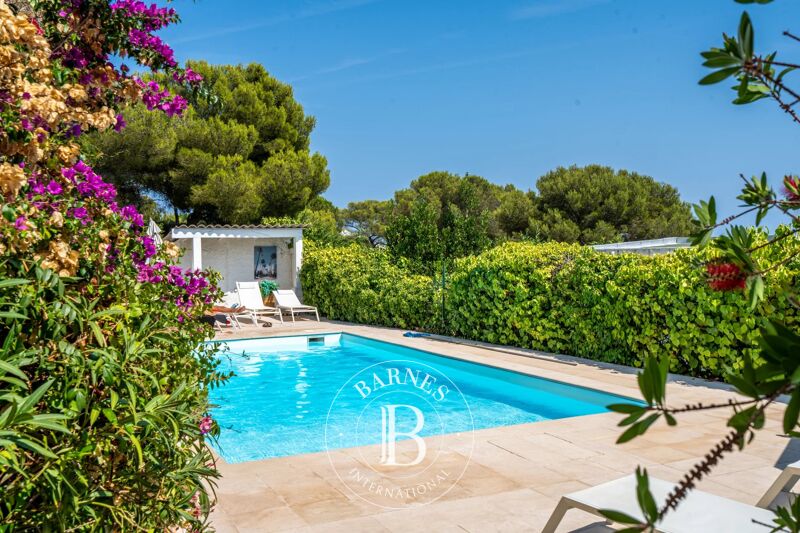 LES ISSAMBRES - VILLA VUE MER - PLAGE A PIEDS