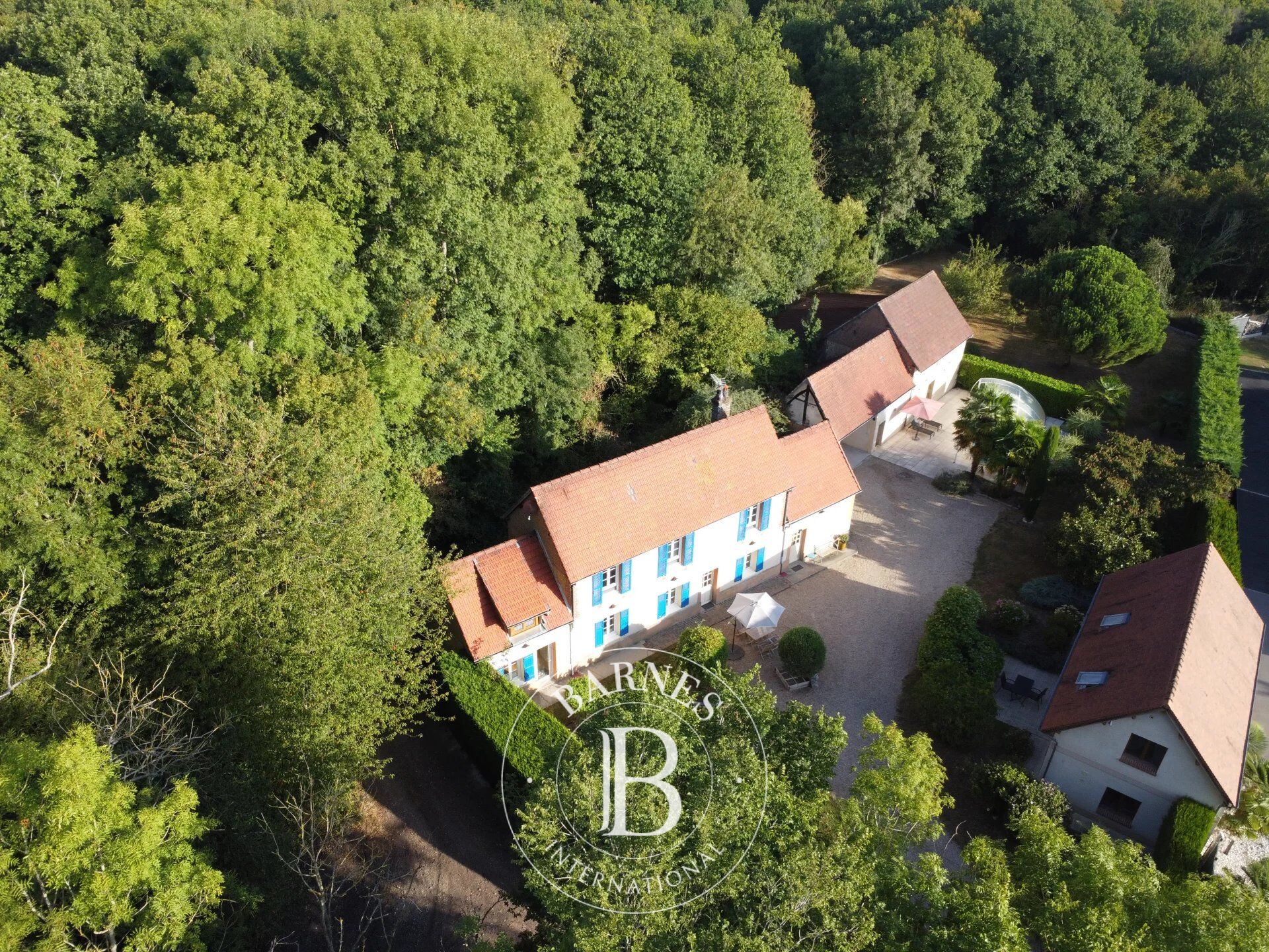 Charming property – 3 dwellings – Swimming pool - picture 2