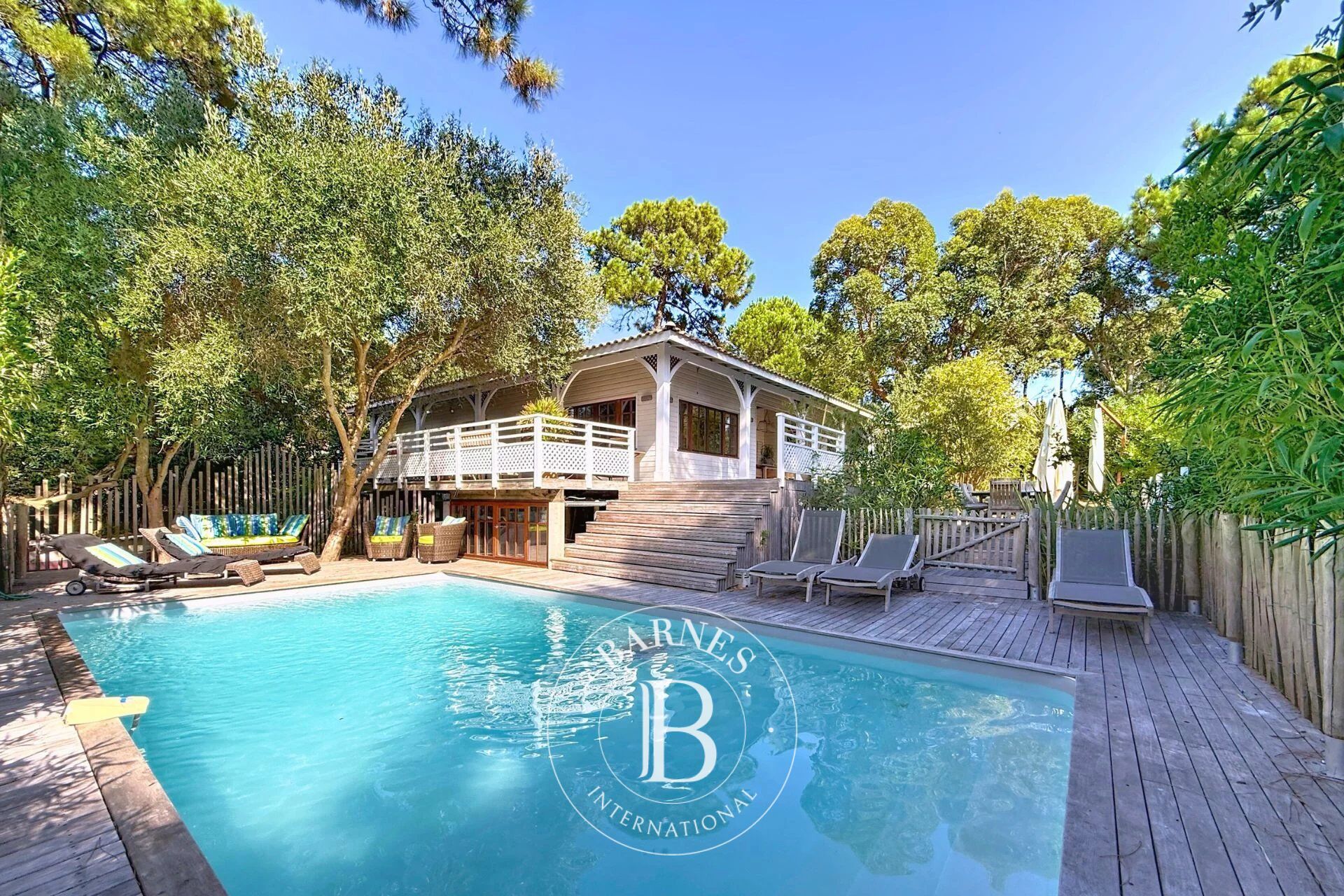 VILLA DE CHARME AVEC PISCINE AU CŒUR DE LA NATURE, SECTEUR DES VALLONS DU FERRET – PRESQU’ÎLE DU CAP FERRET - picture 2