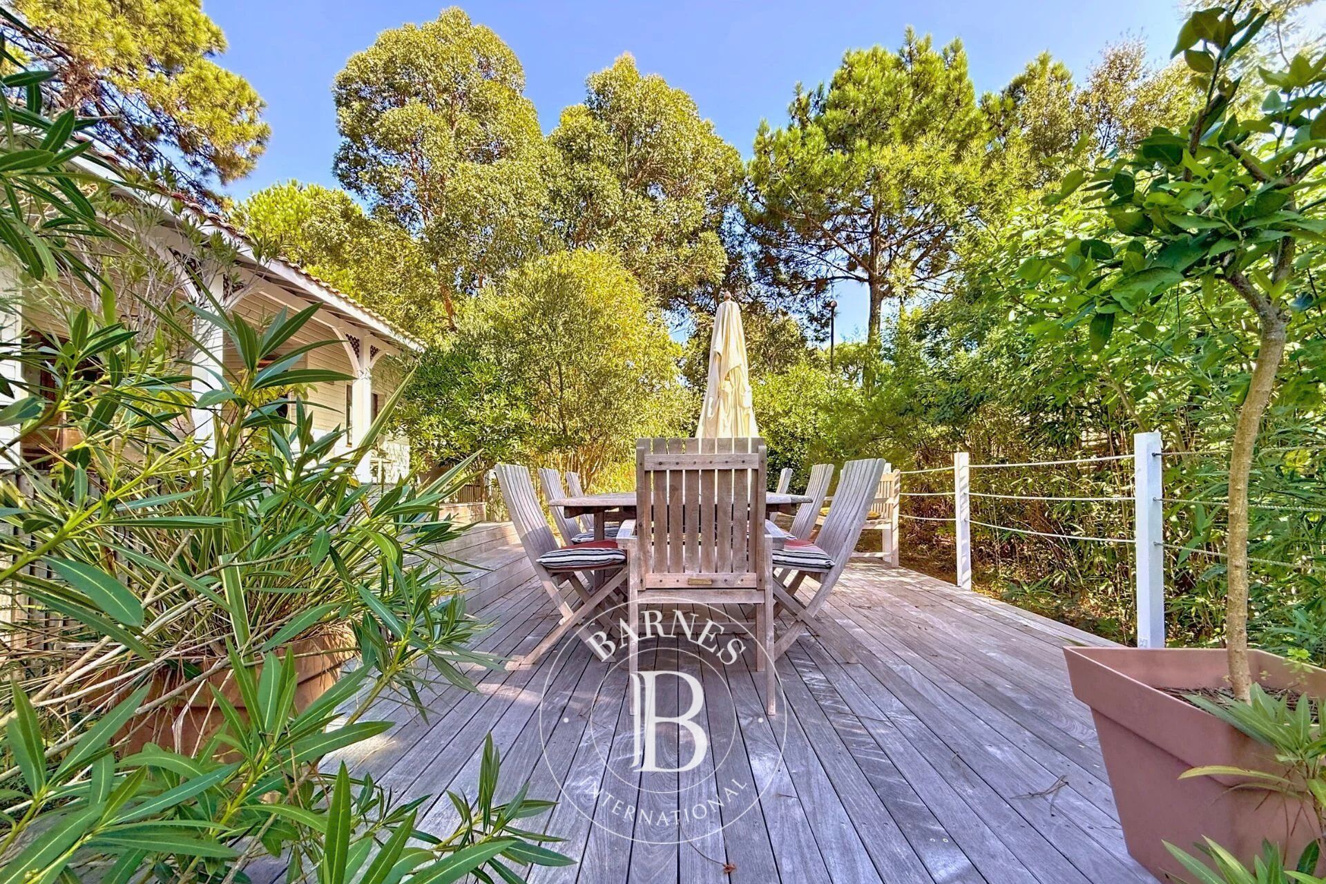 VILLA DE CHARME AVEC PISCINE AU CŒUR DE LA NATURE, SECTEUR DES VALLONS DU FERRET – PRESQU’ÎLE DU CAP FERRET - picture 1