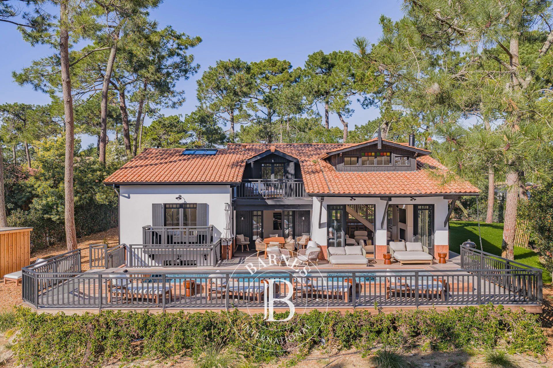 EXCEPTIONAL VILLA WITH BASIN VIEW, 6 BEDROOMS AND POOL – LA VIGNE, CAP FERRET PENINSULA - picture 2